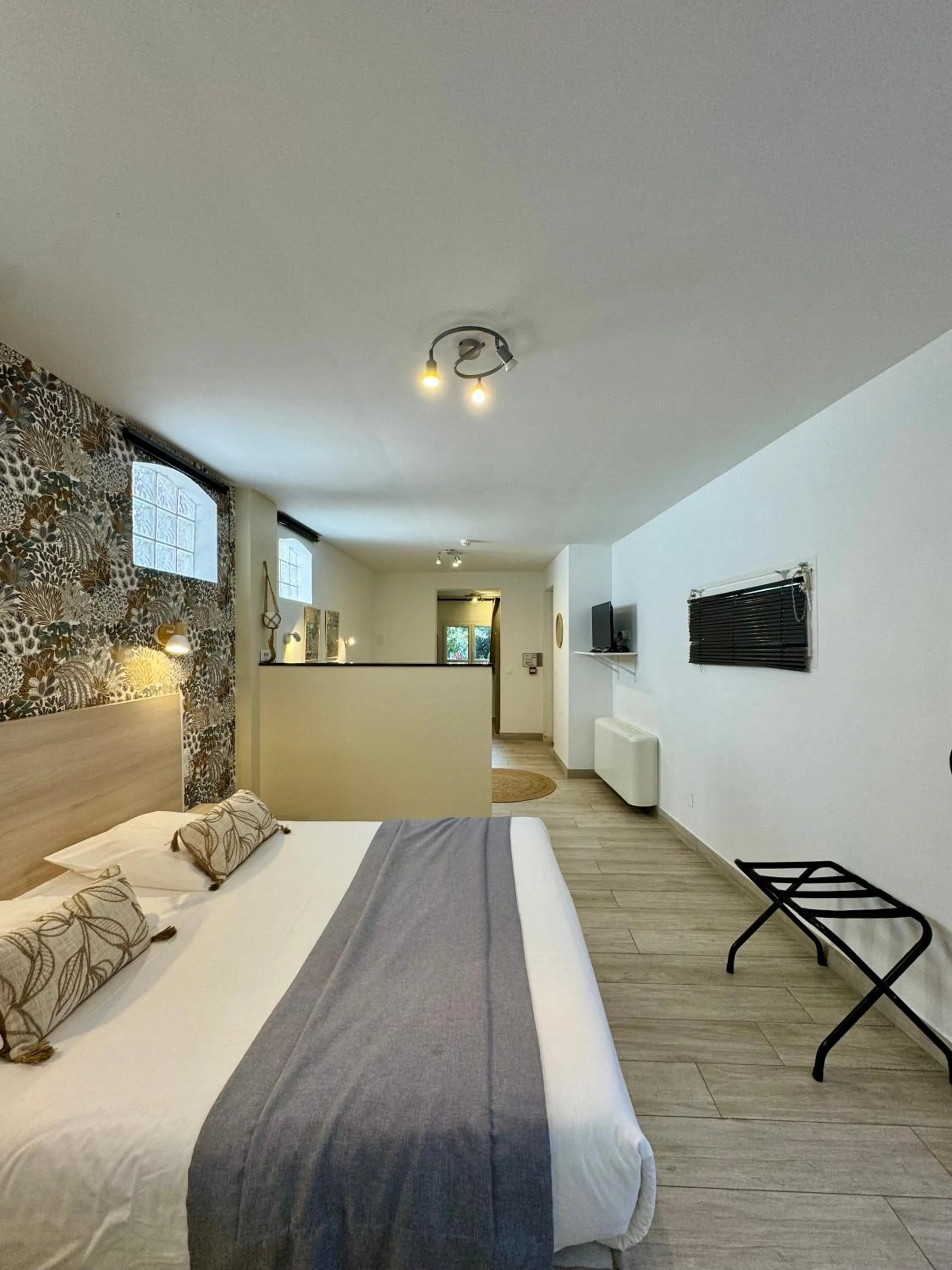 Bed in Hotel et Appartements Reine D'Azur