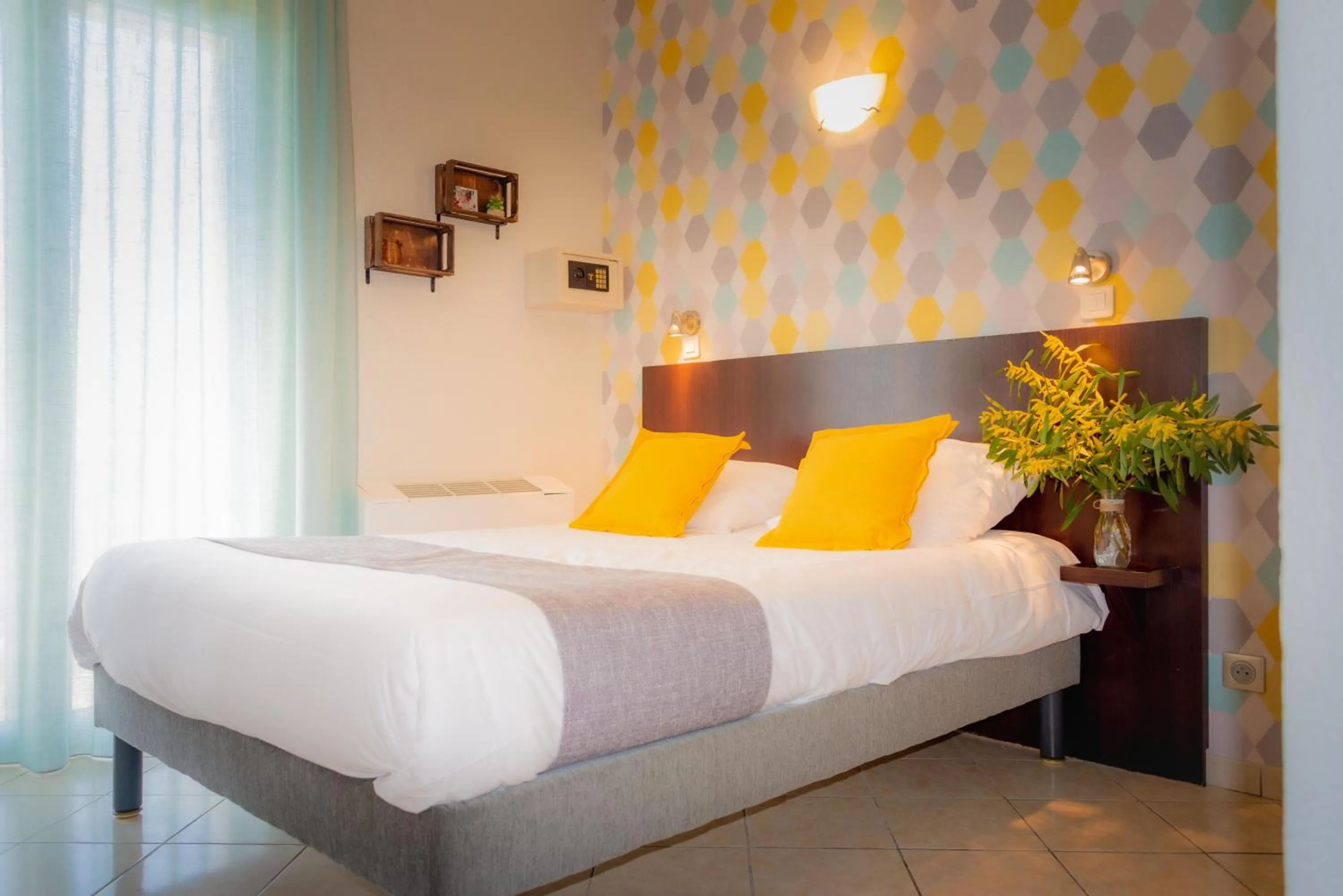 Photo of the whole room, Bed in Hotel et Appartements Reine D'Azur