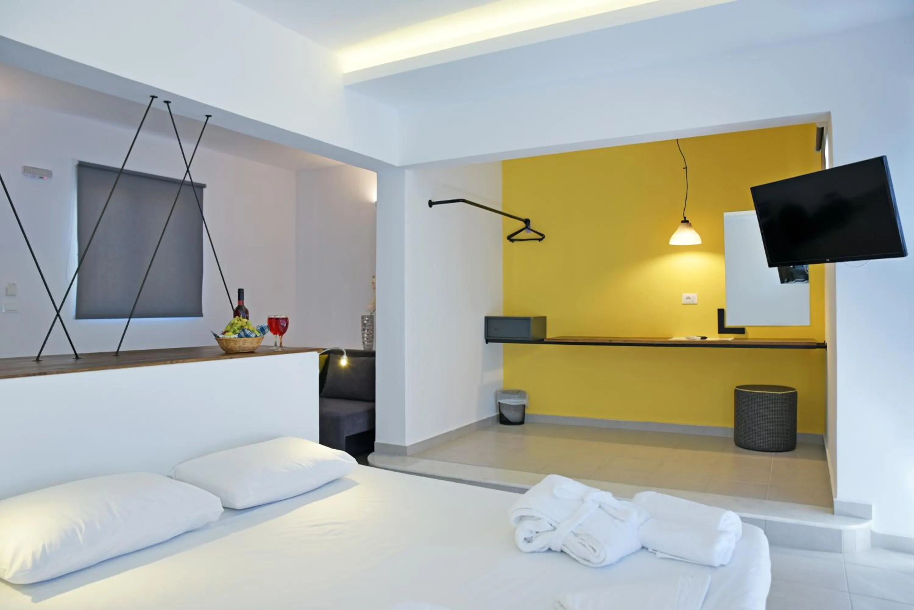 TV and multimedia, Bed in Hillside Studios & Apartments