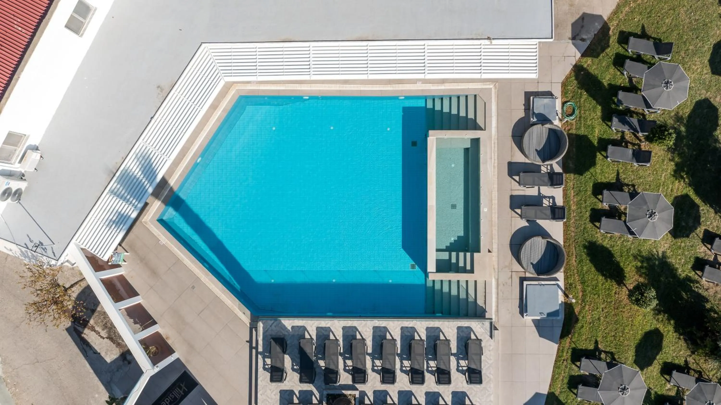 Property building in Hillside Studios & Apartments