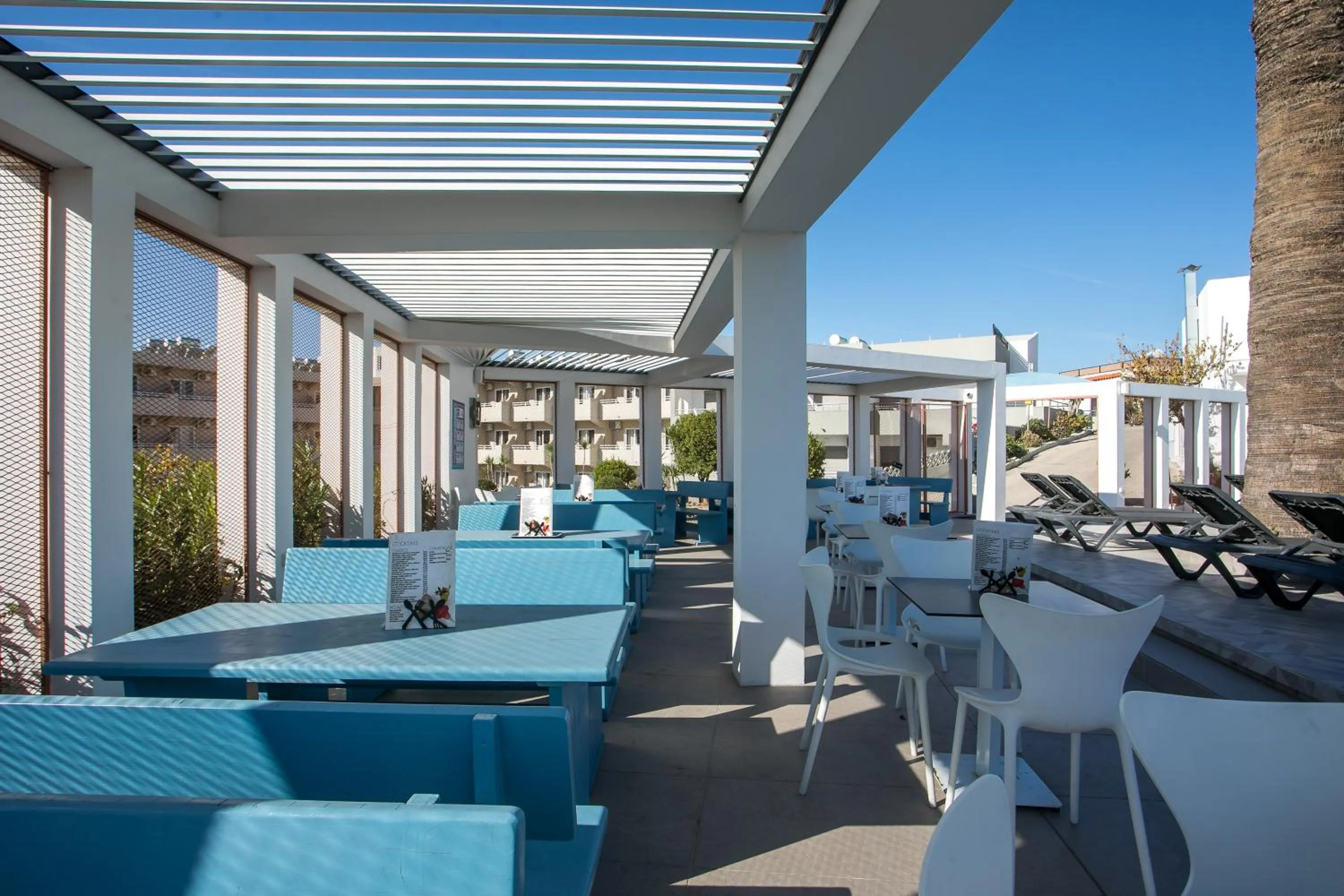 Restaurant/places to eat in Hillside Studios & Apartments