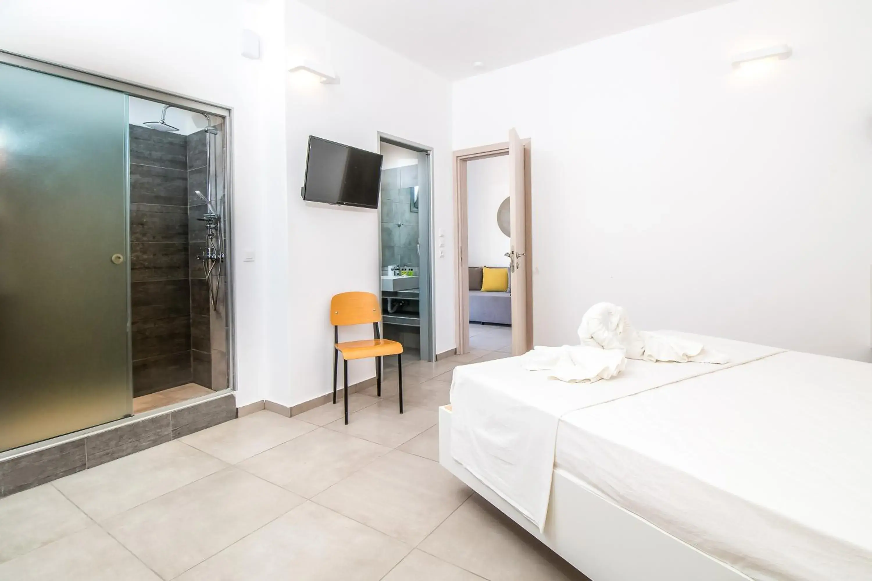 Shower, Bed in Hillside Studios & Apartments Shower, Bed in Hillside Studios & Apartments