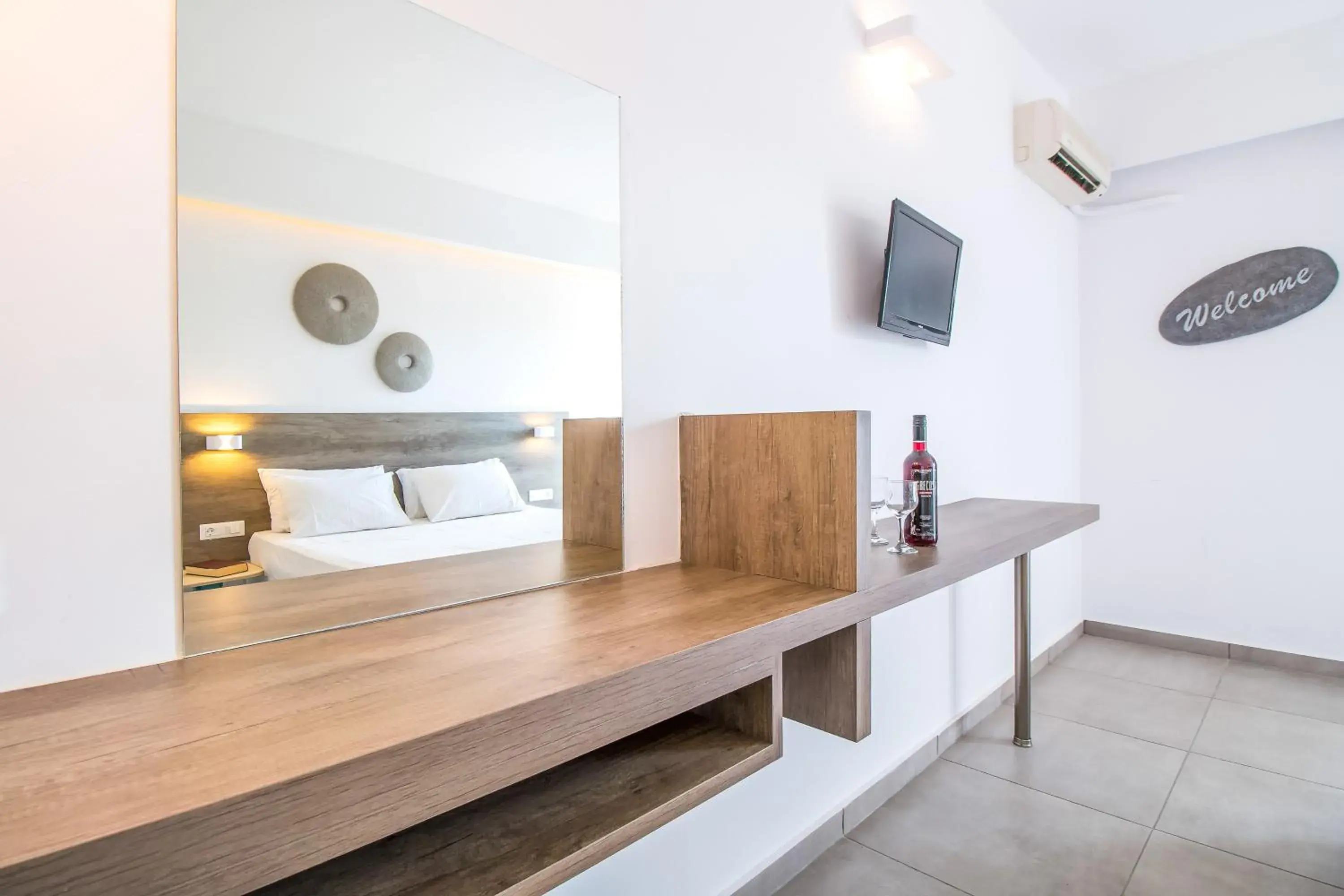 Decorative detail, Bed in Hillside Studios & Apartments Decorative detail, Bed in Hillside Studios & Apartments