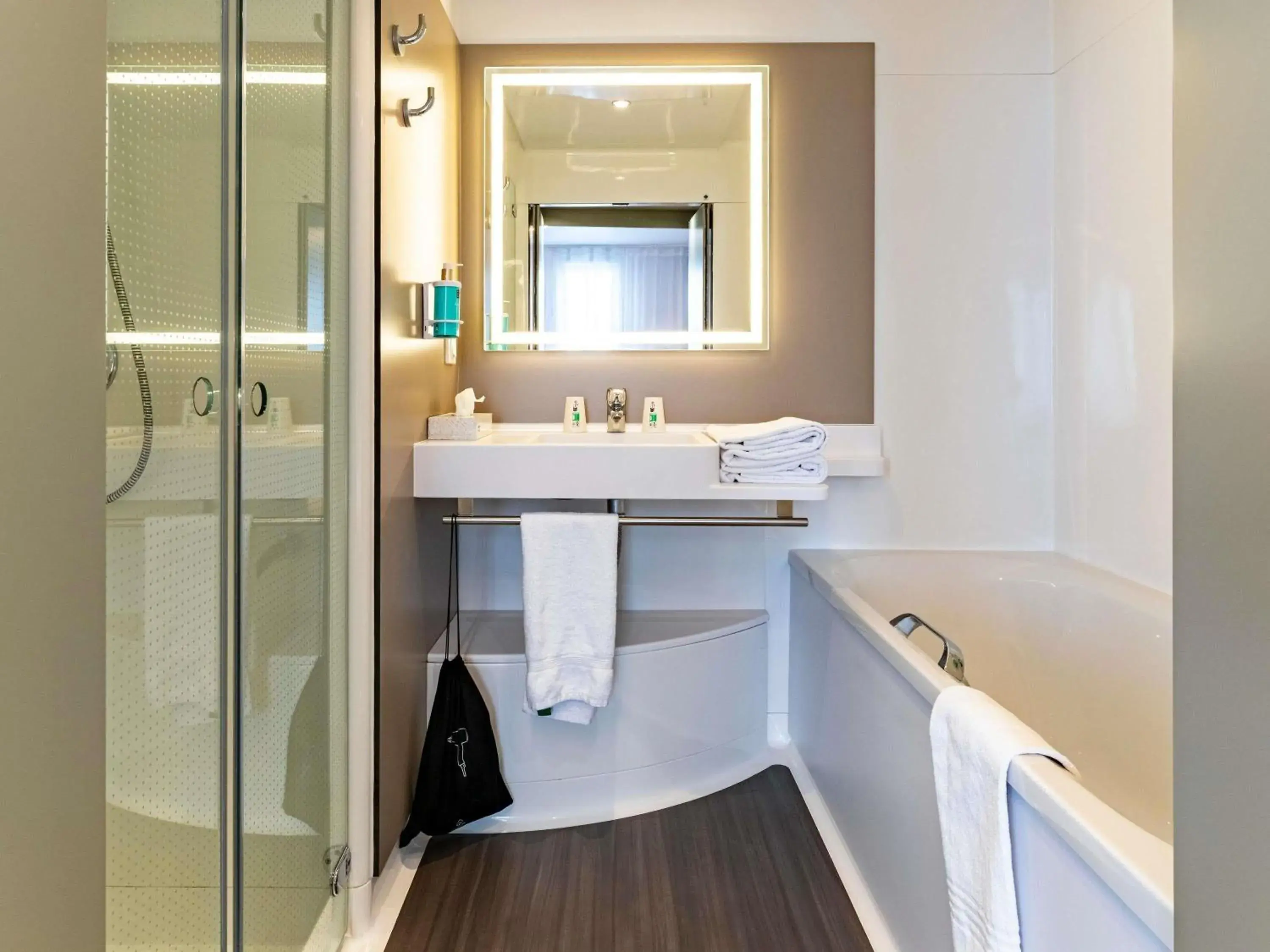 Queen Suite with Sofa Bed in Novotel Suites Reims Centre Queen Suite with Sofa Bed in Novotel Suites Reims Centre