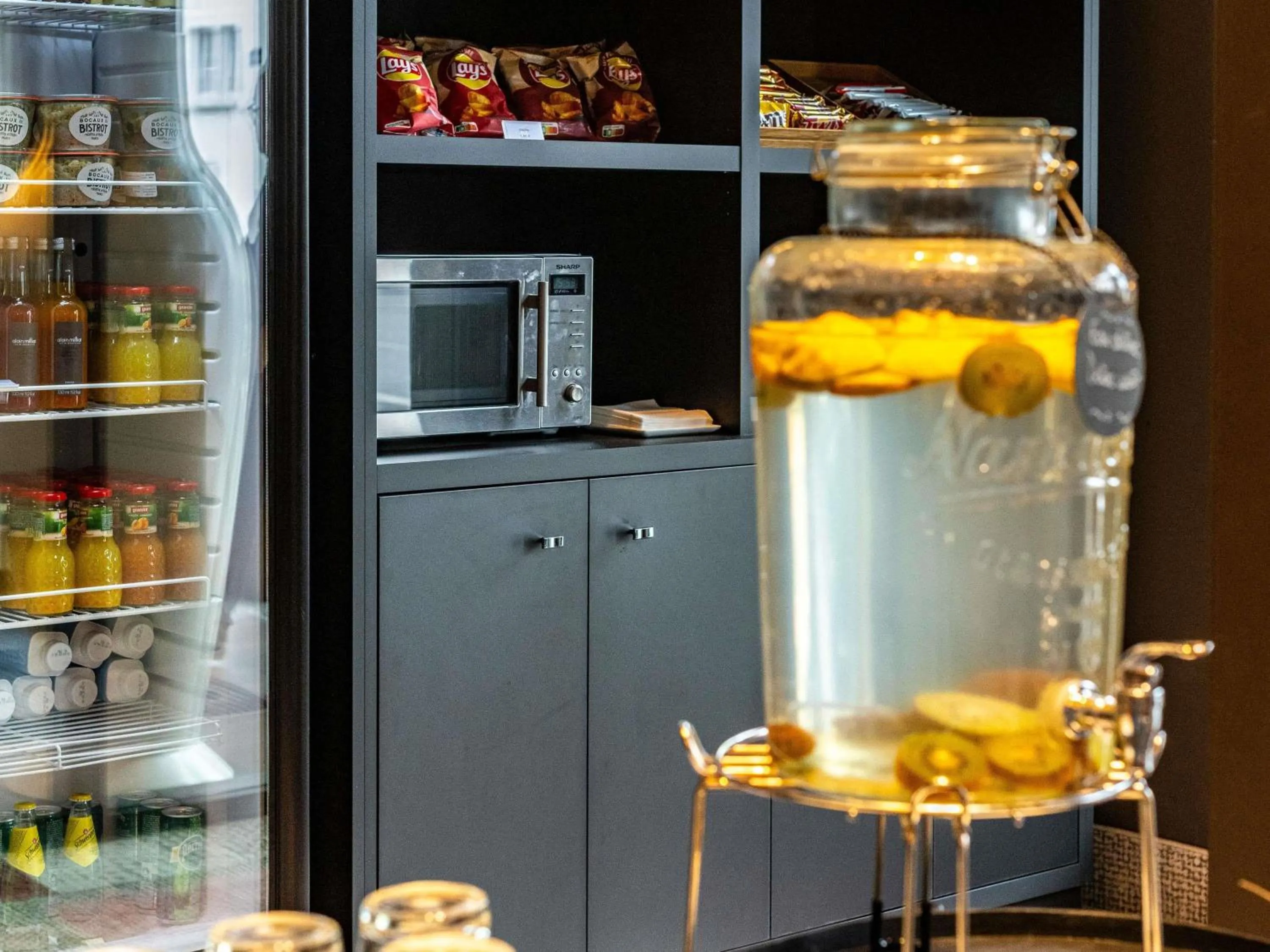 Lounge or bar in Novotel Suites Reims Centre