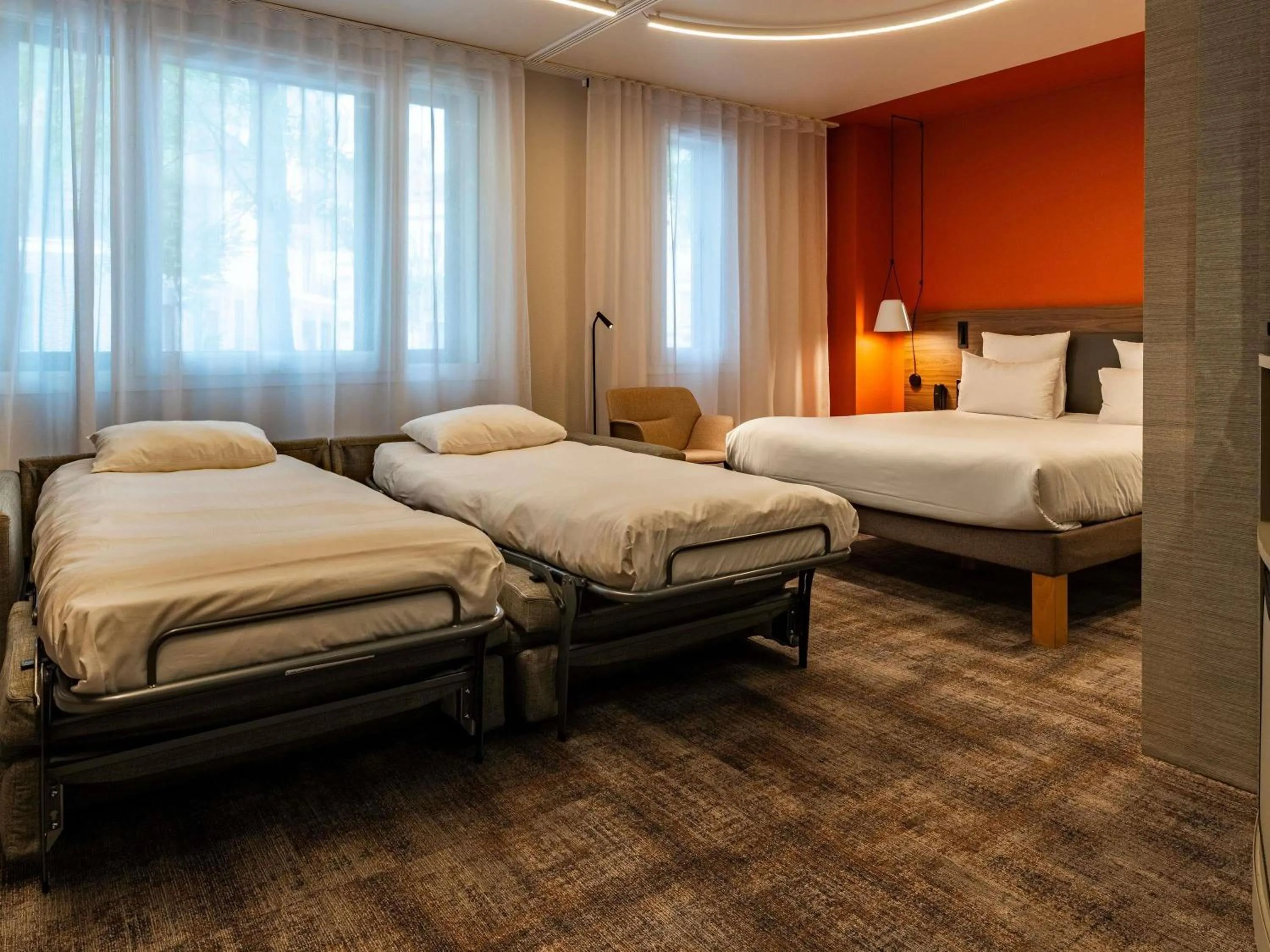 Bedroom, Bed in Novotel Suites Reims Centre