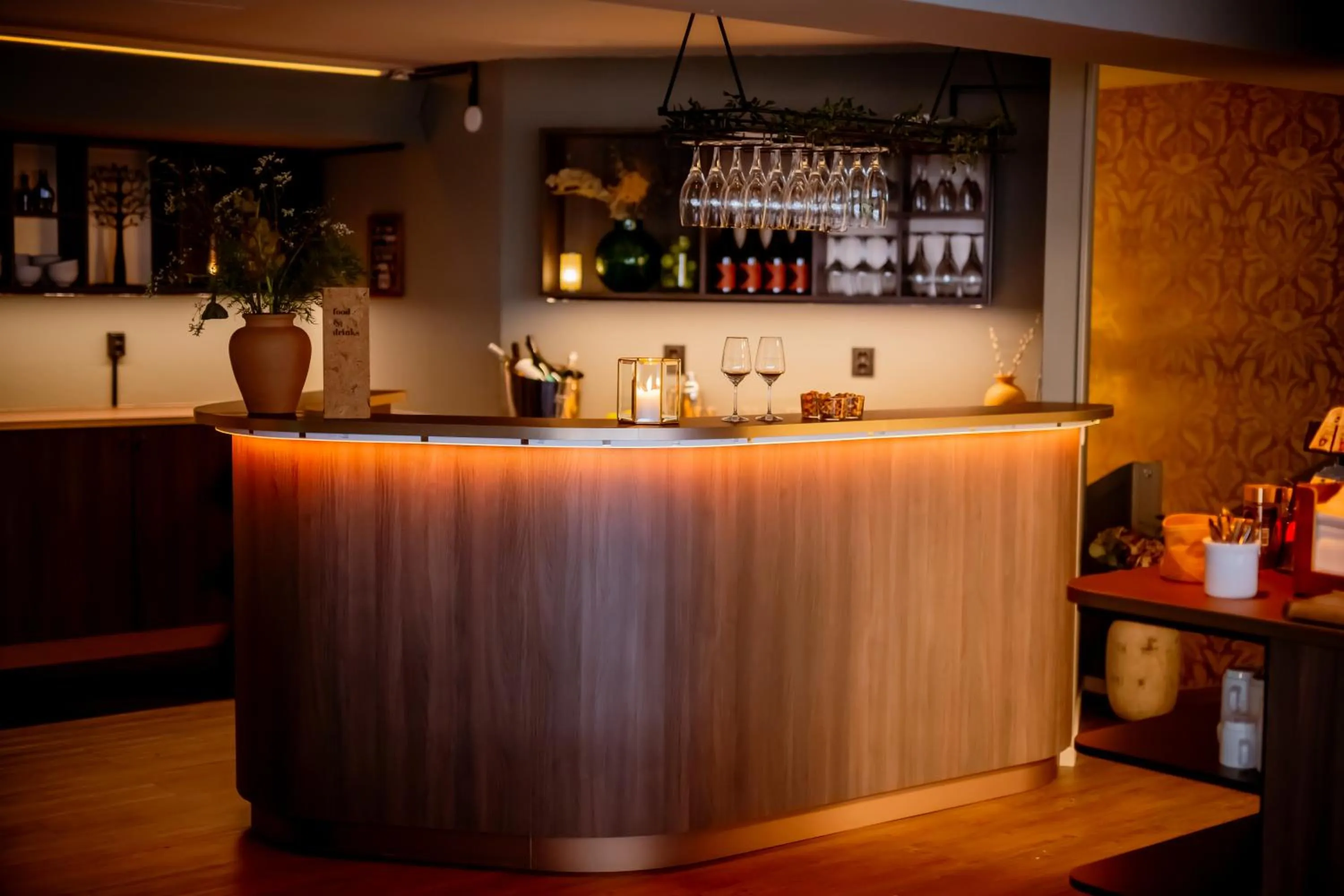 Restaurant/places to eat in Home Hotel Cardinal