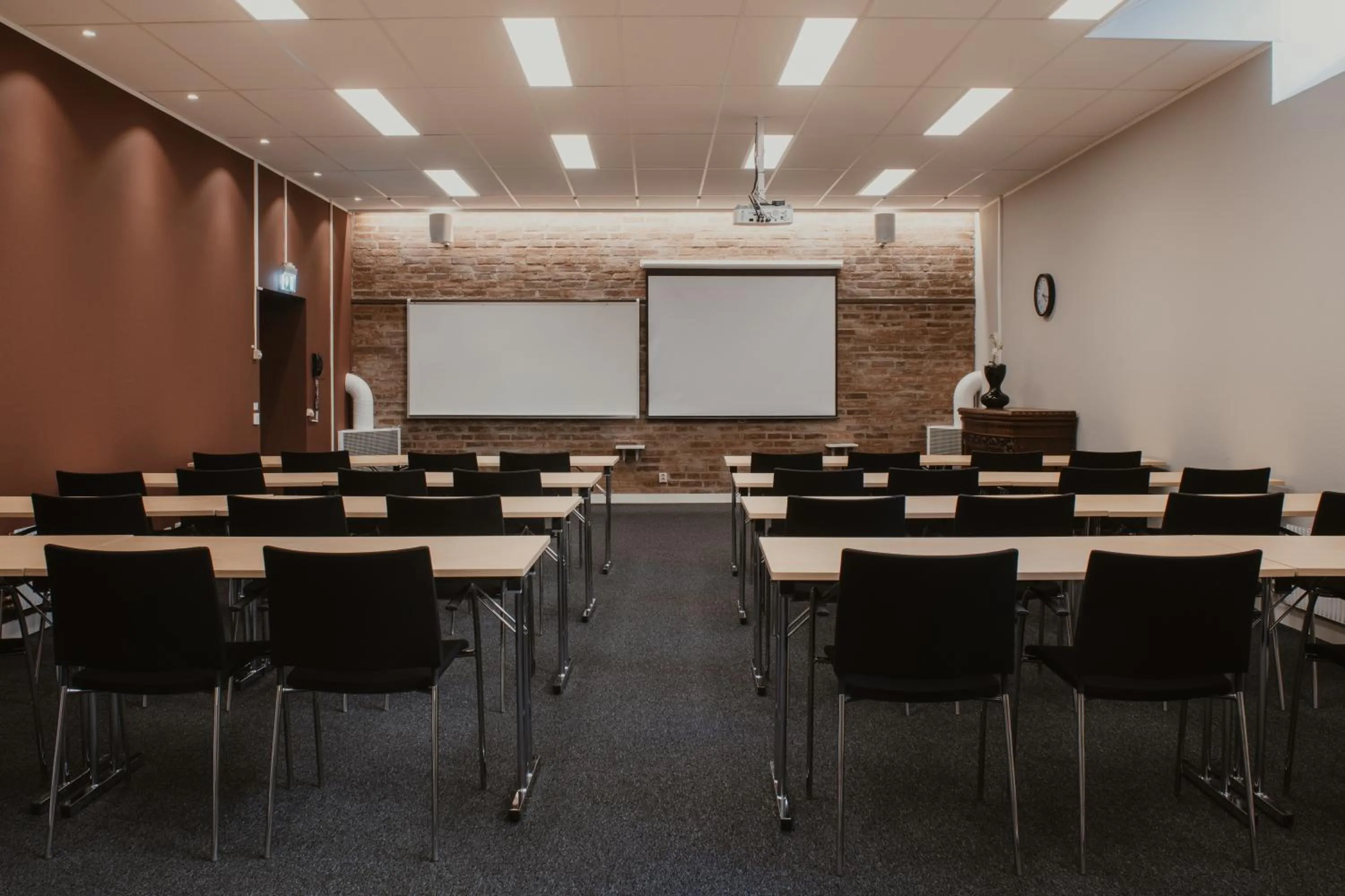 Meeting/conference room in Home Hotel Cardinal