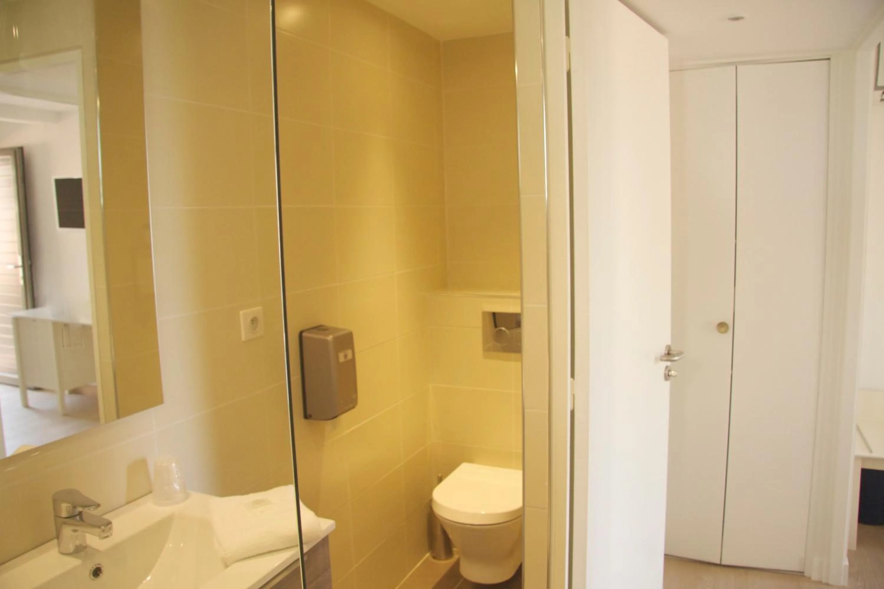 Bathroom in Le Concorde