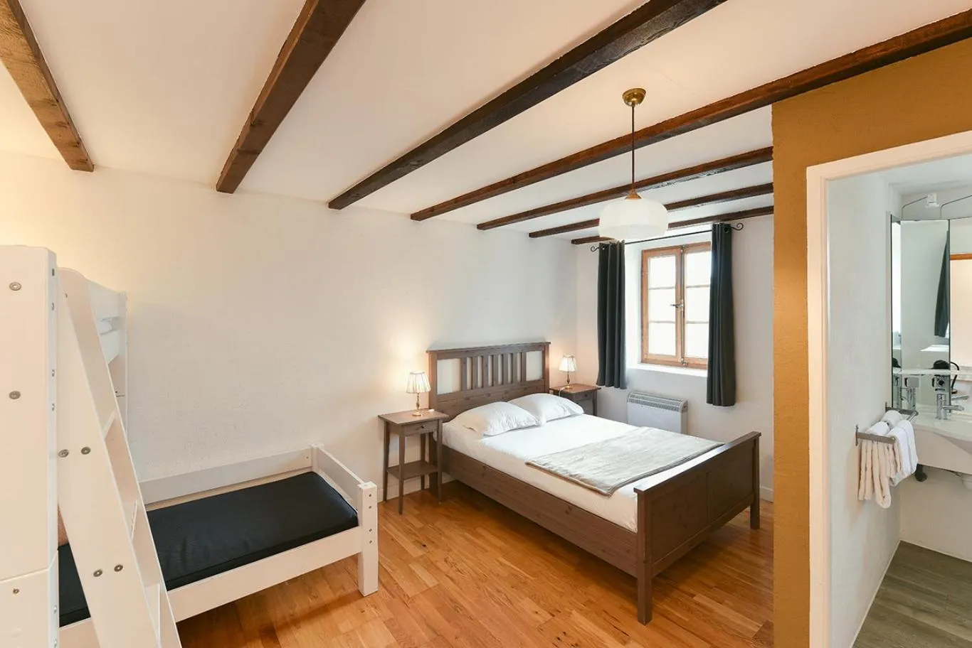 Bed in Auberge La Plaine