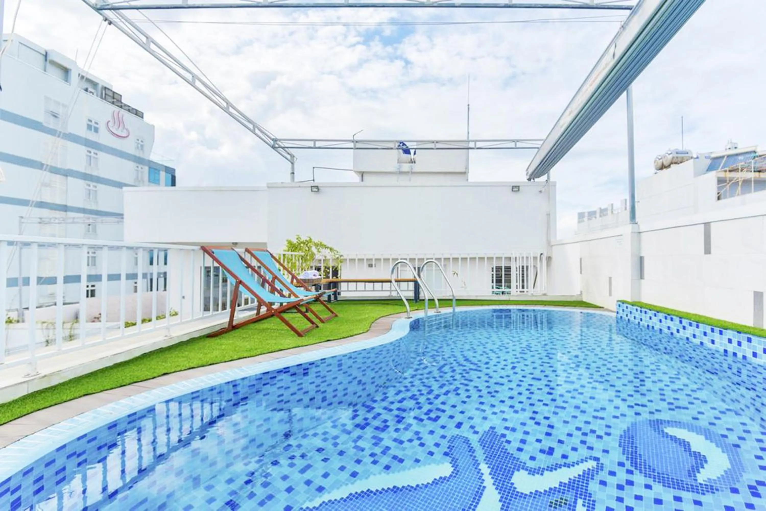 Swimming pool in Annie Danang Hotel & Apartment