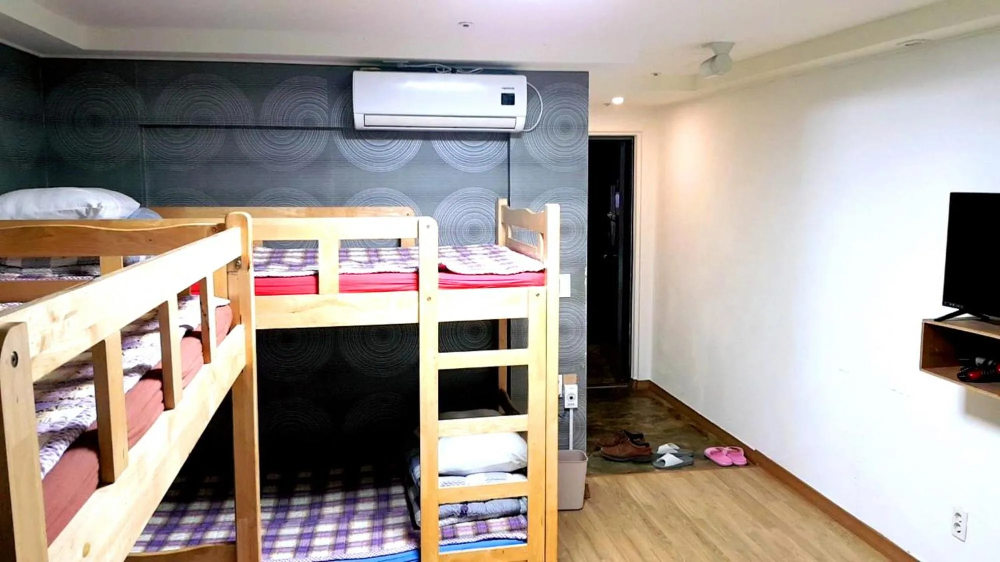bunk bed, Bed in Busan Popcorn Hostel