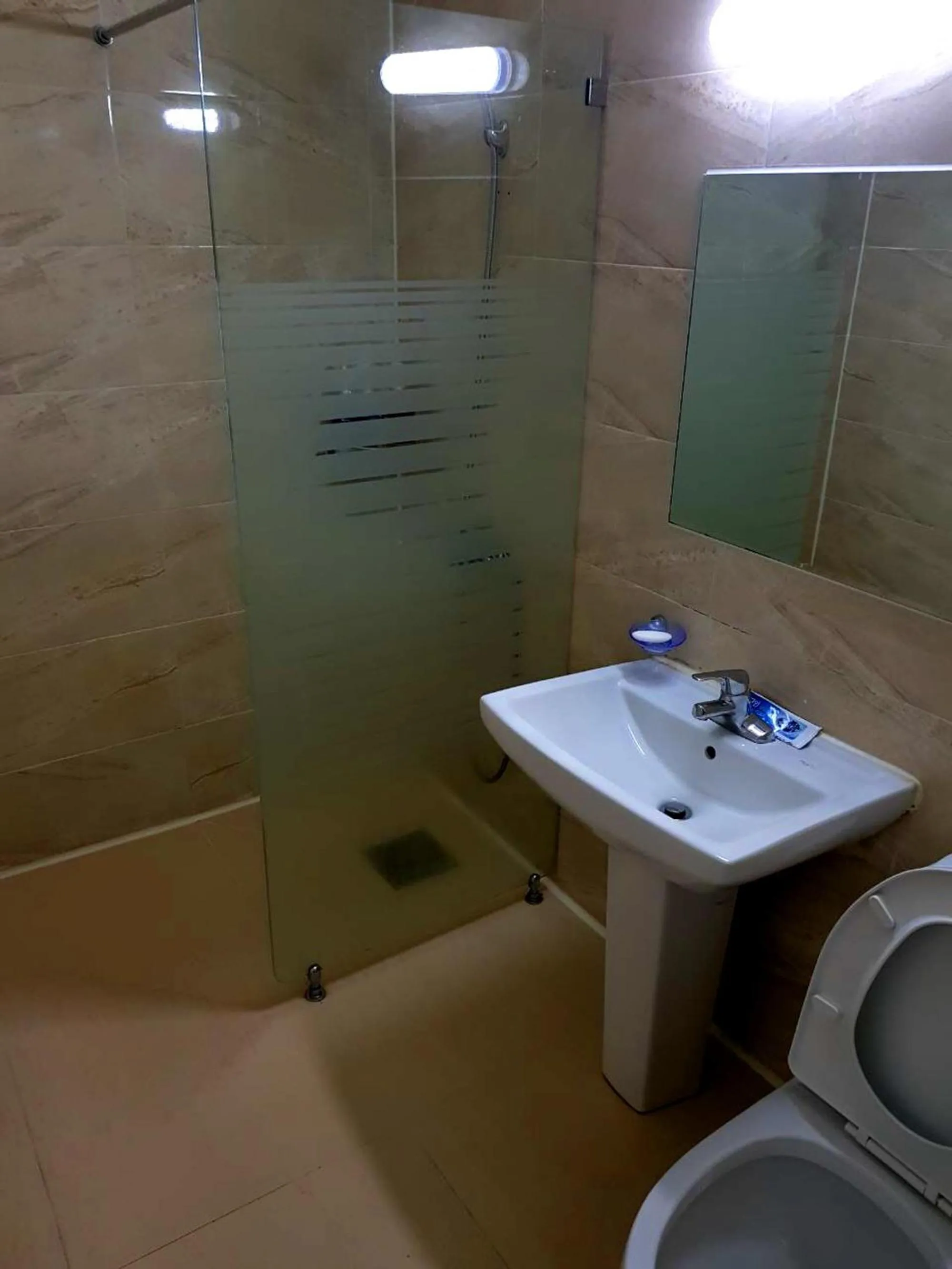 Bathroom in Busan Popcorn Hostel