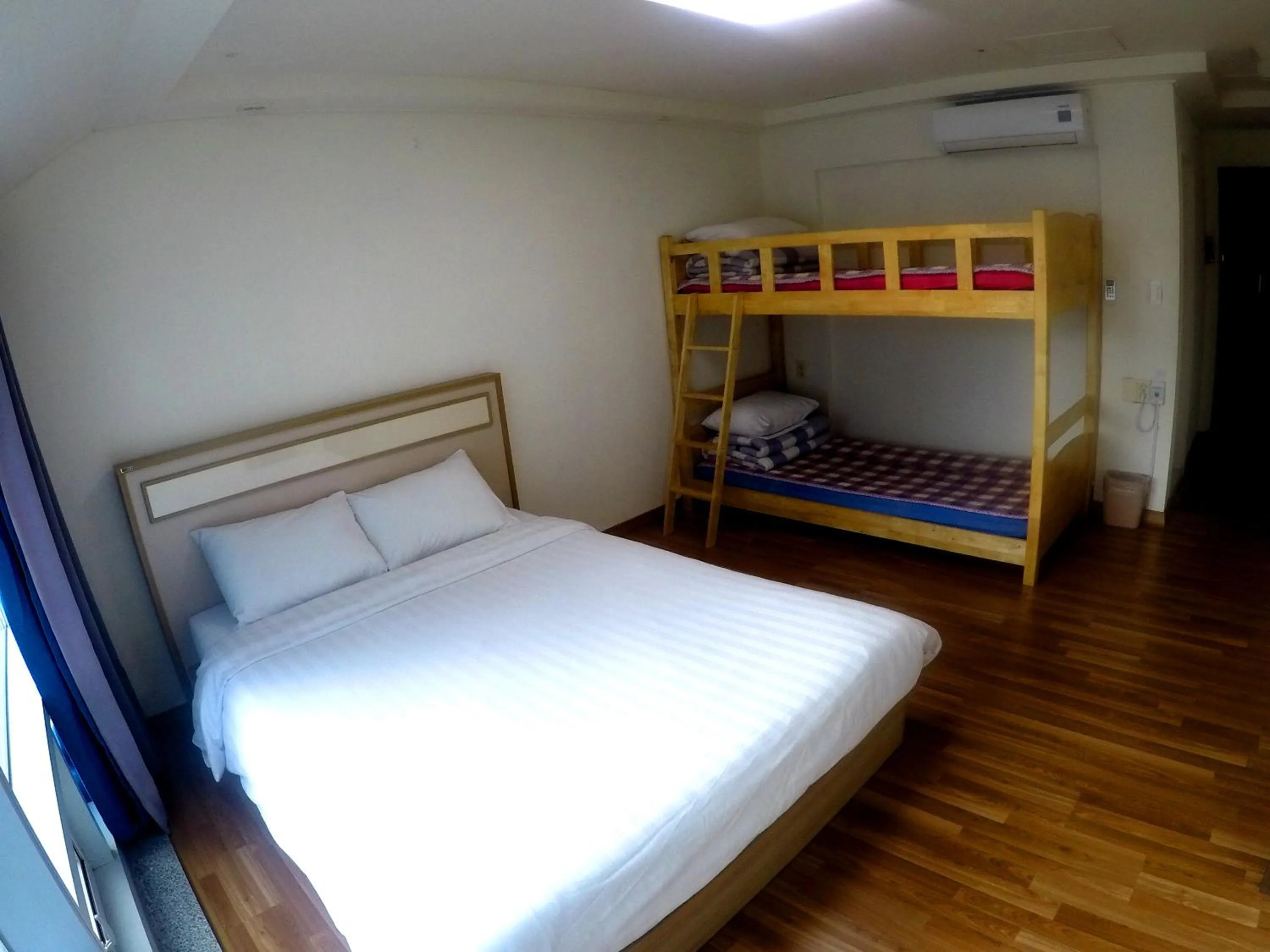 Photo of the whole room, Bed in Busan Popcorn Hostel