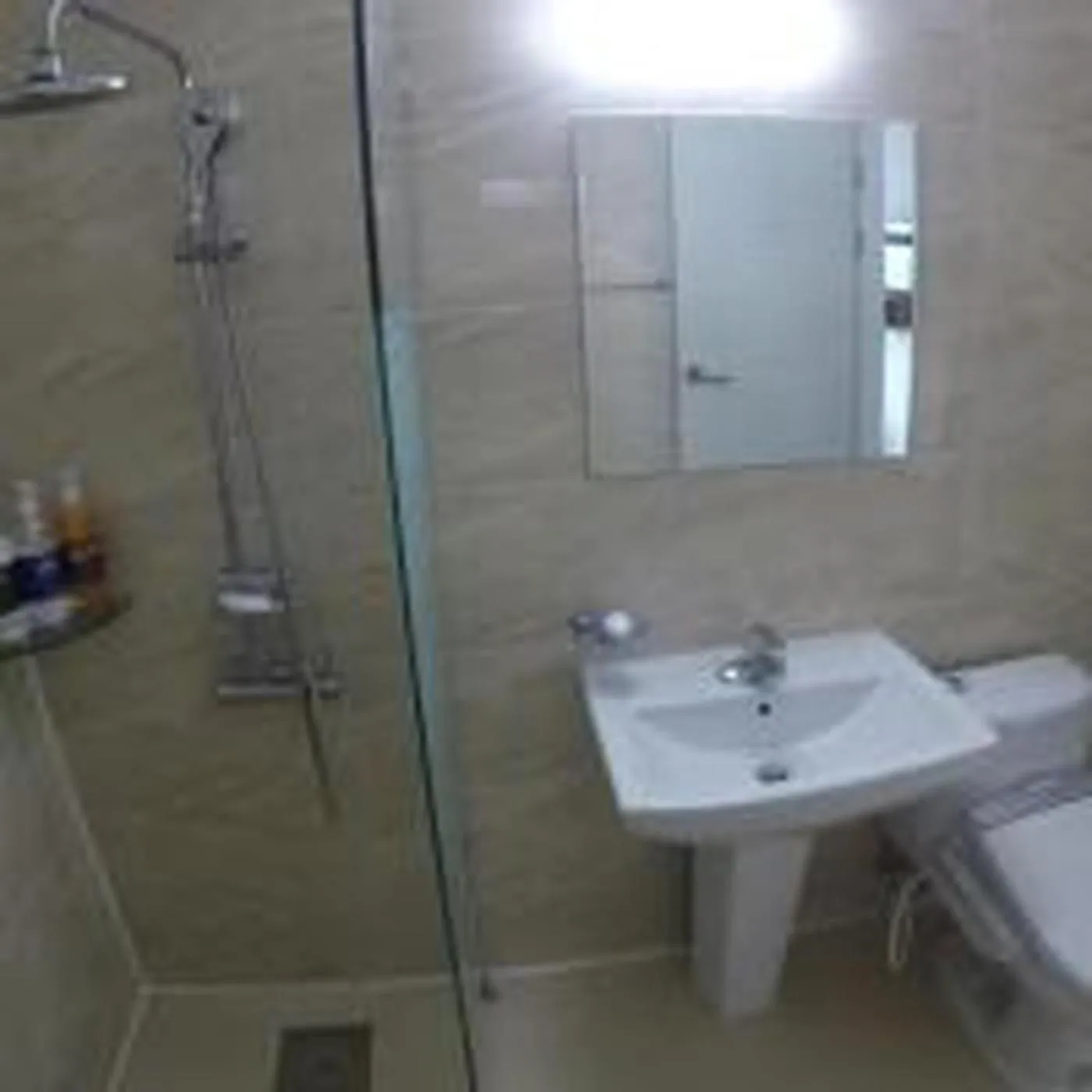 Bathroom in Busan Popcorn Hostel