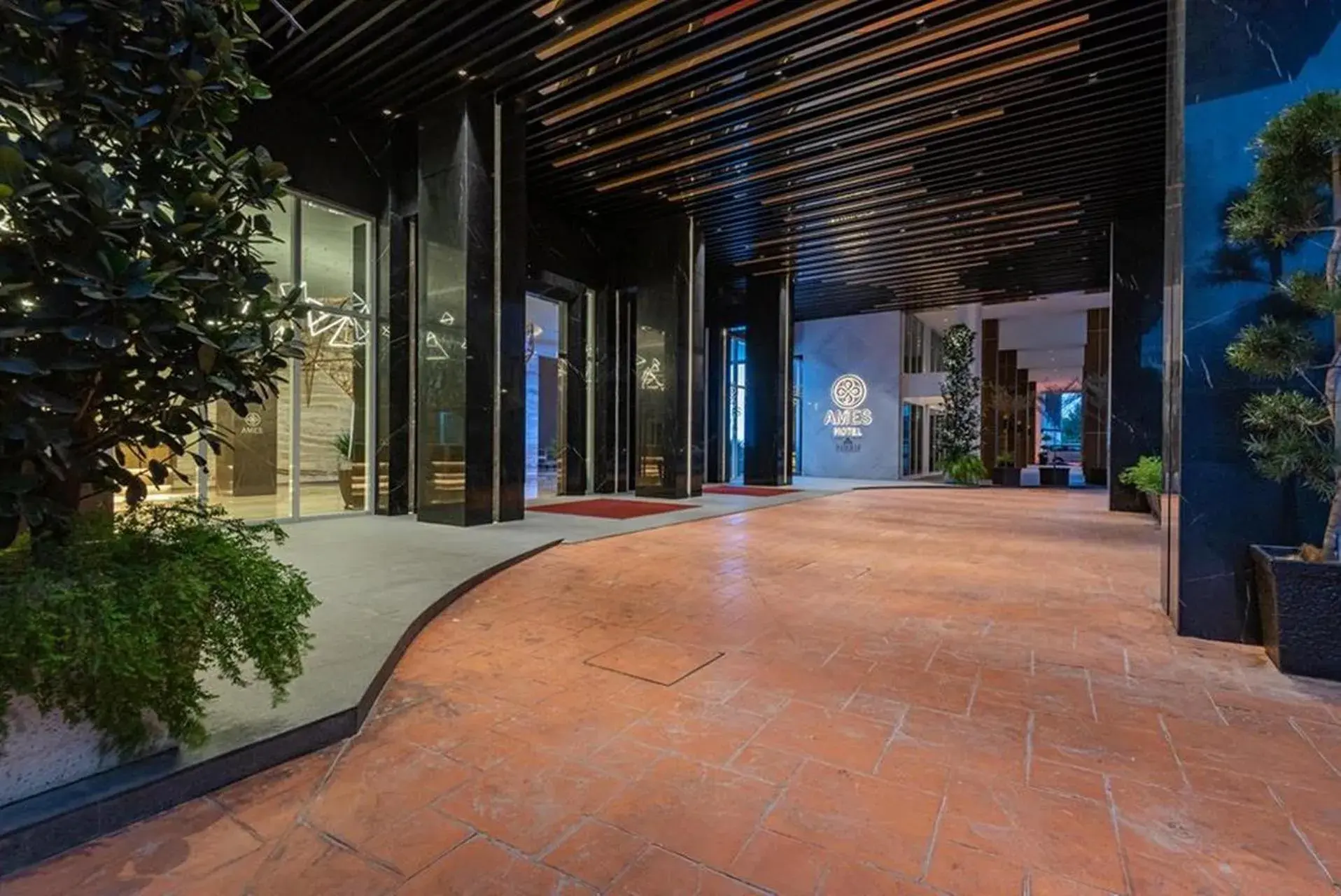 Facade/entrance in Ames Hotel Facade/entrance in Ames Hotel