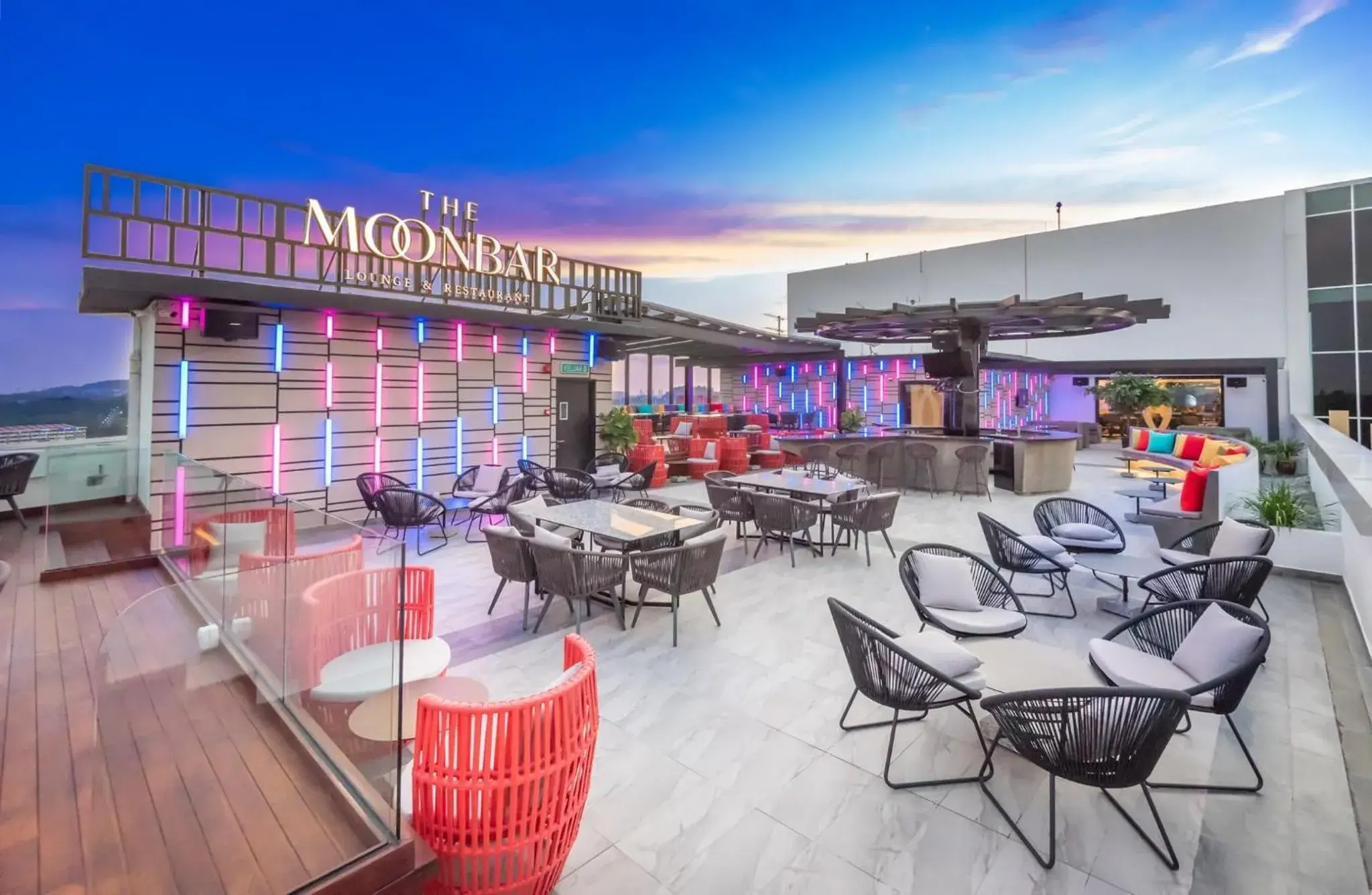 Lounge or bar in Ames Hotel Lounge or bar in Ames Hotel