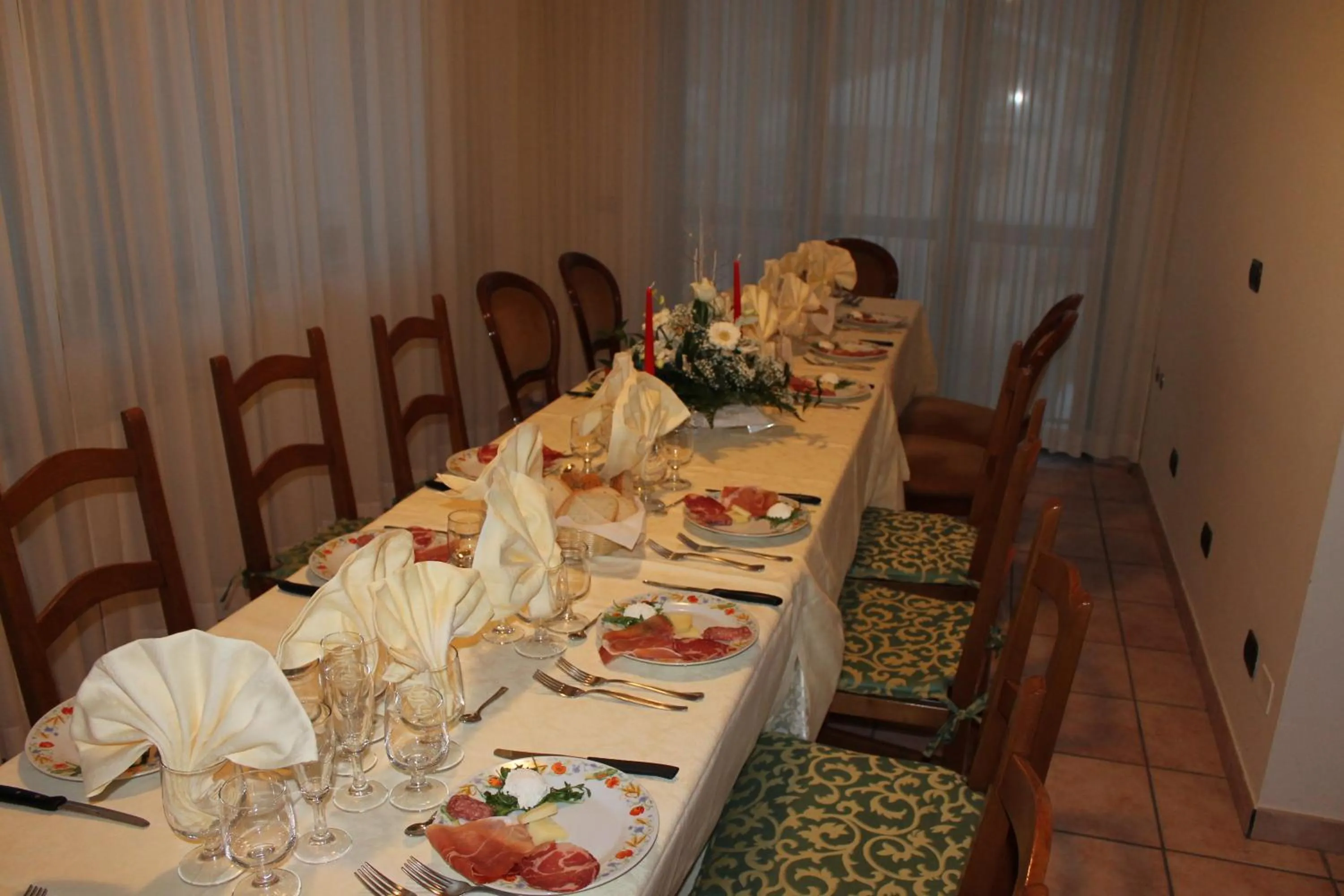 Restaurant/places to eat in Residence La Piscina