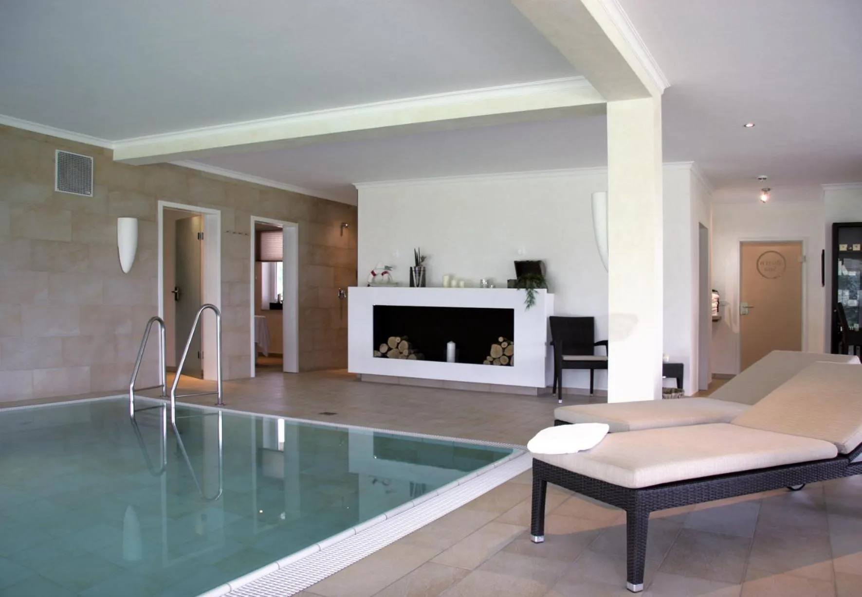 Swimming pool in Hotel und Spa Lundenbergsand