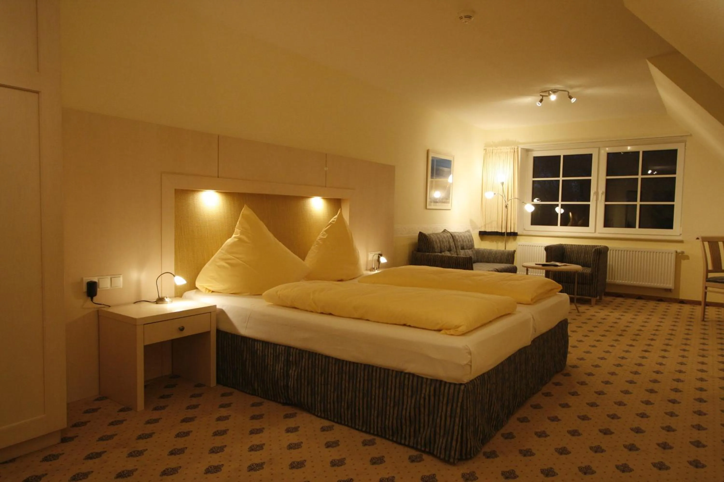Photo of the whole room, Bed in Hotel und Spa Lundenbergsand