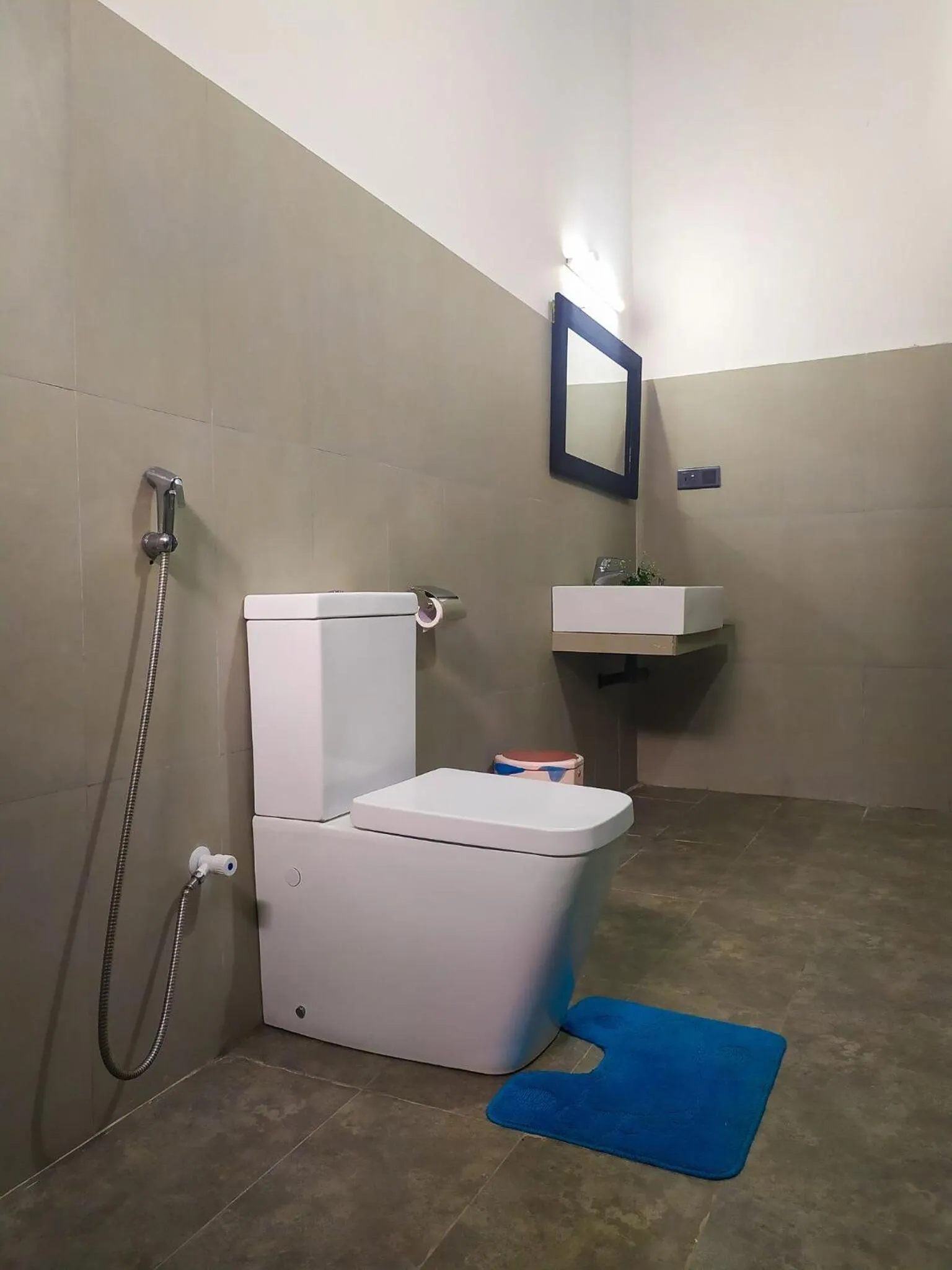 Toilet in Ella Forest Paradise Hotel