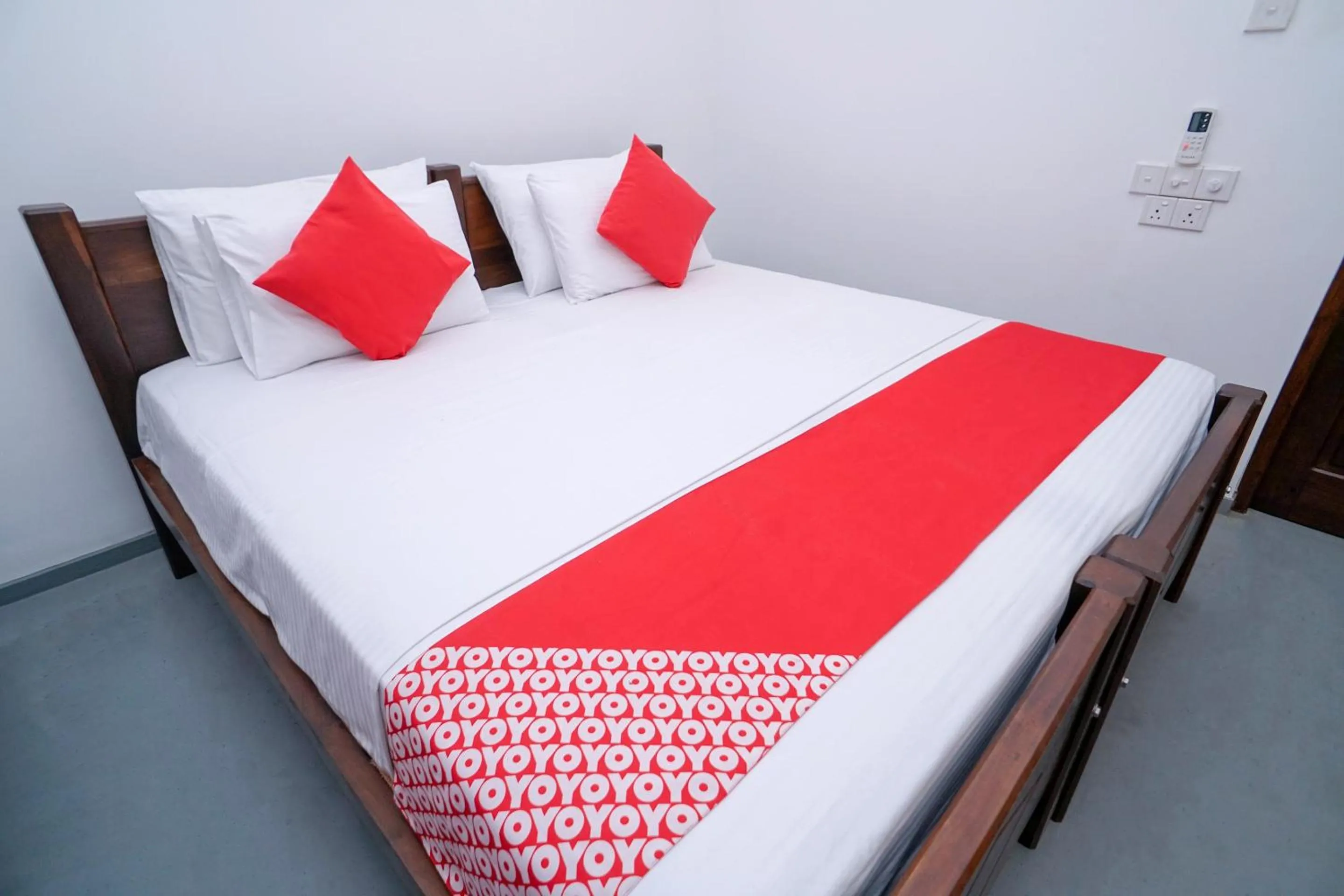 Bedroom, Bed in Surf Sea Breeze Apartments