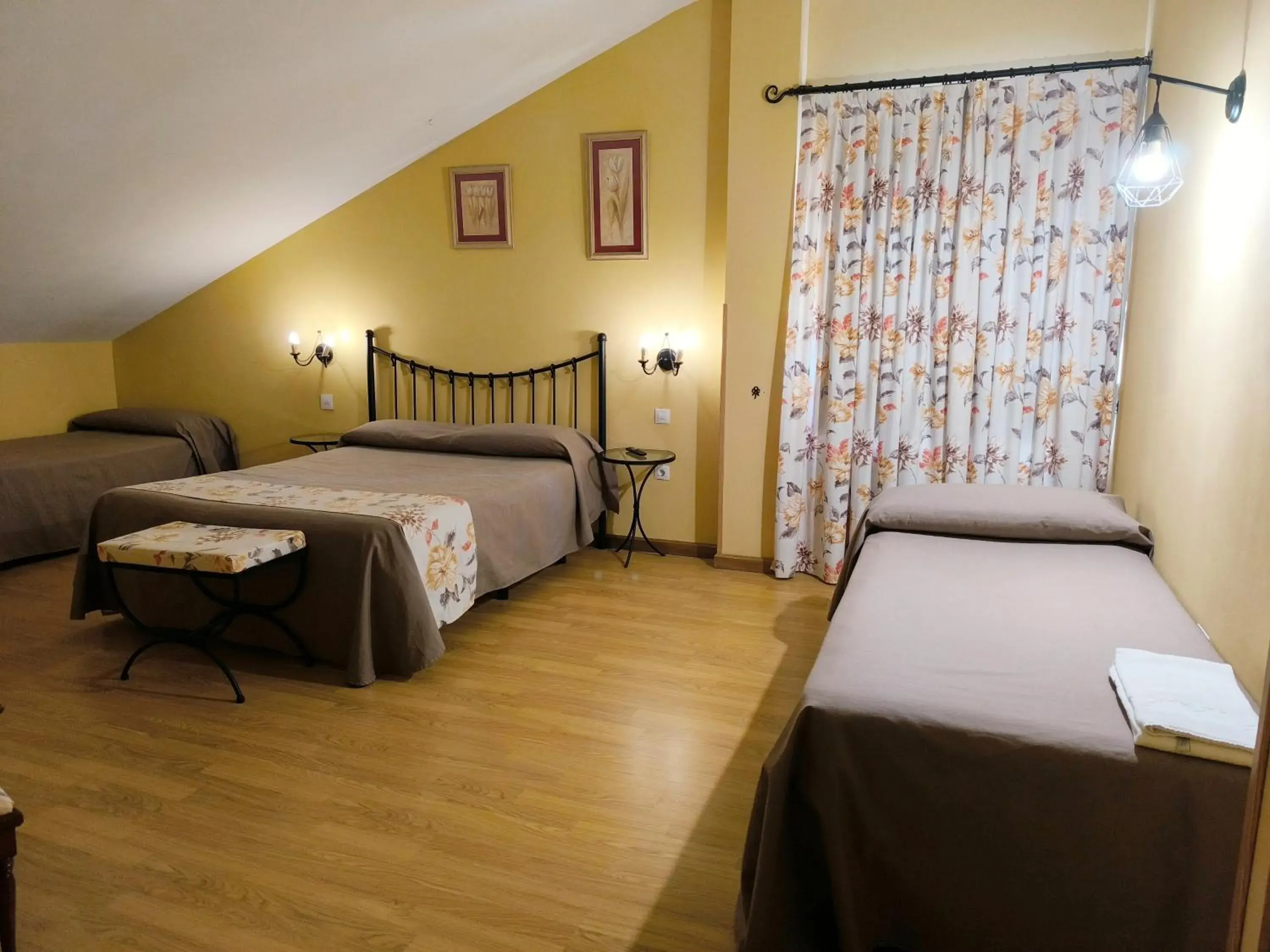 Quadruple Room in Posada Camino de Altamira Quadruple Room in Posada Camino de Altamira