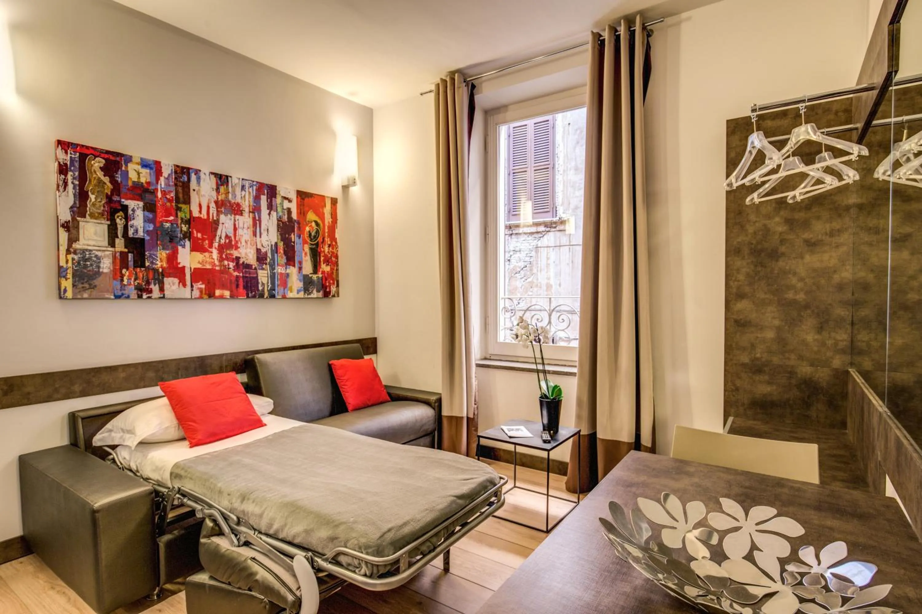 Living room, Bed in HiSuiteROME - ApartHotel