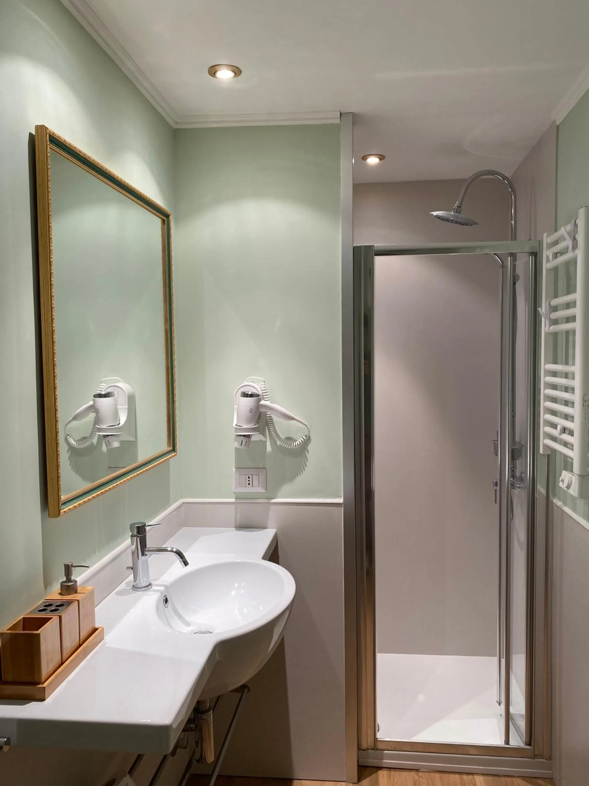 Shower in HiSuiteROME - ApartHotel