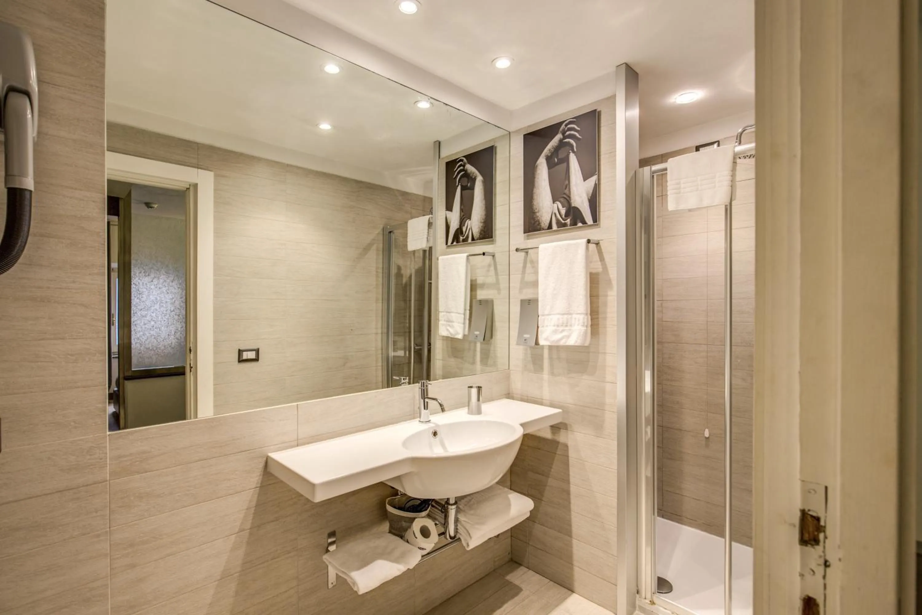 Bathroom in HiSuiteROME - ApartHotel