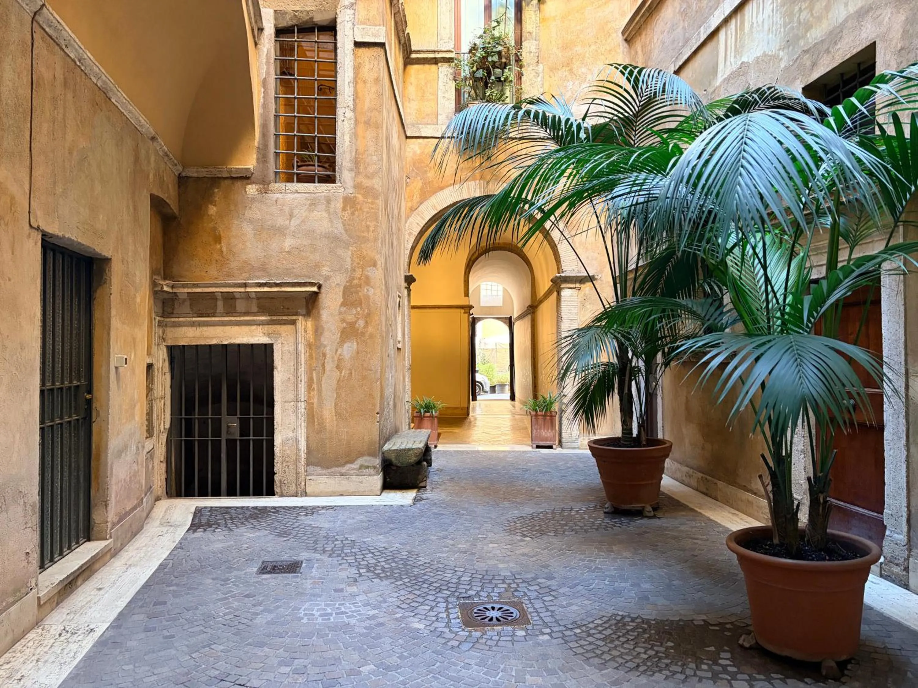 Patio in HiSuiteROME - ApartHotel