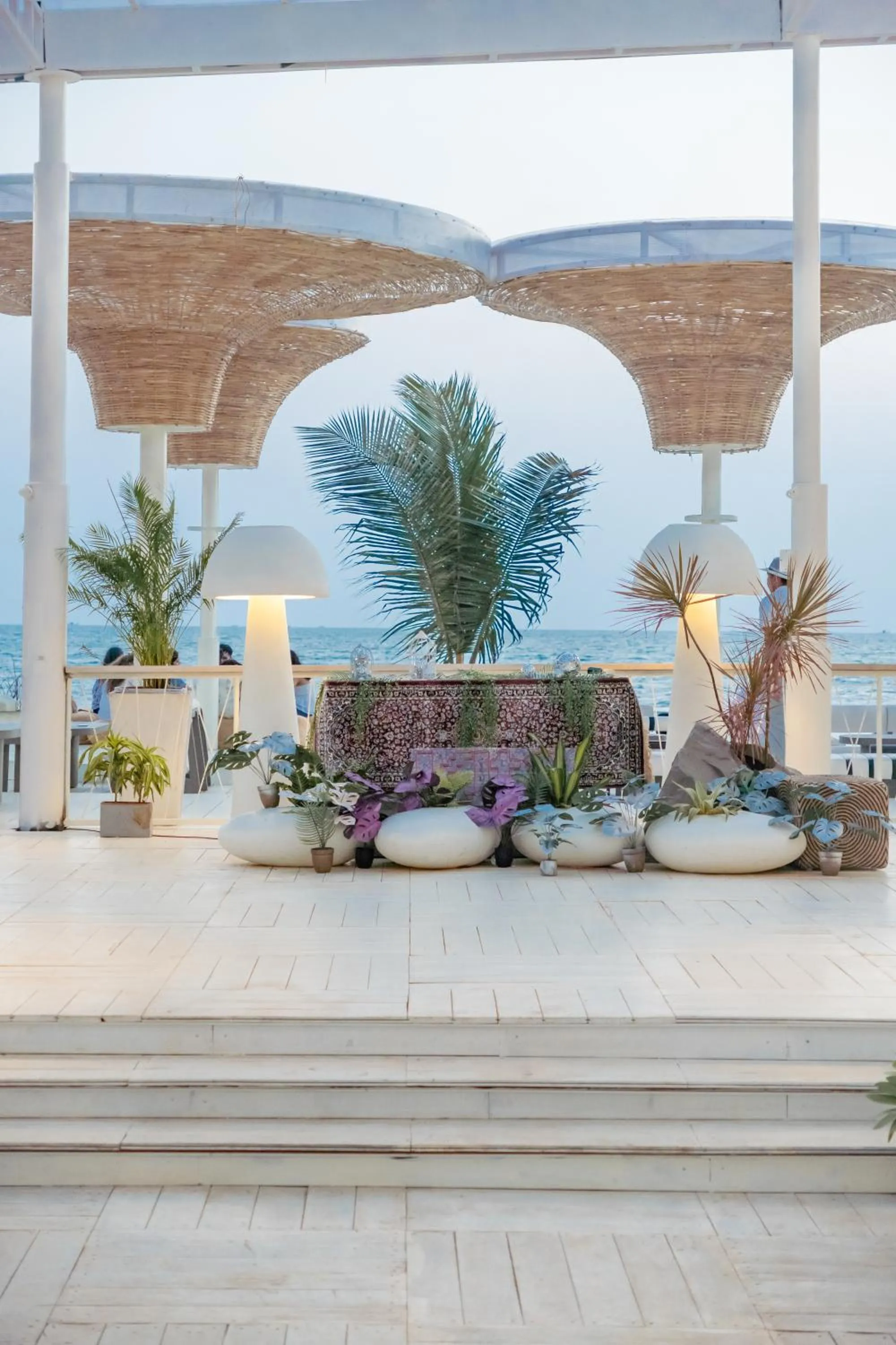 Restaurant/places to eat in Living Room Beach Resort