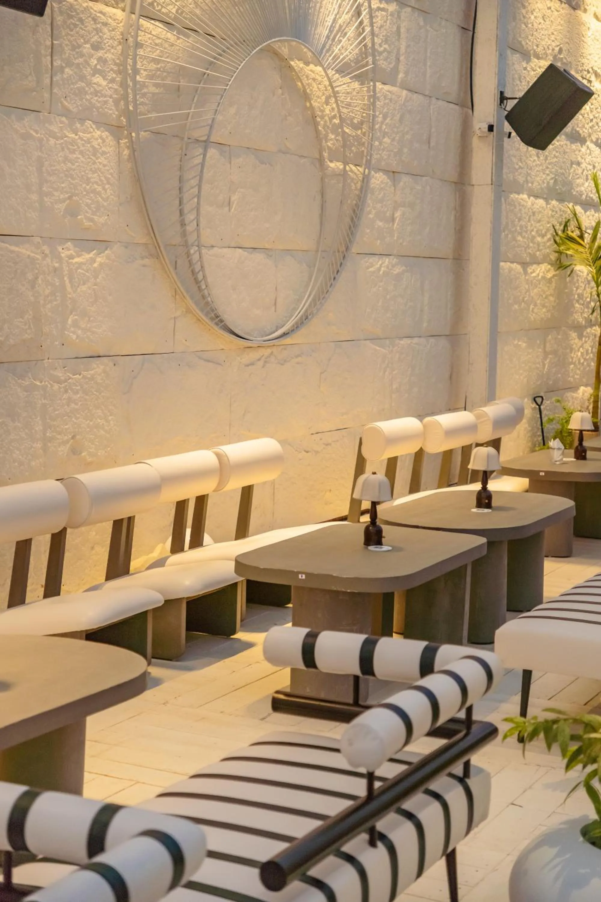 Restaurant/places to eat in Living Room Beach Resort