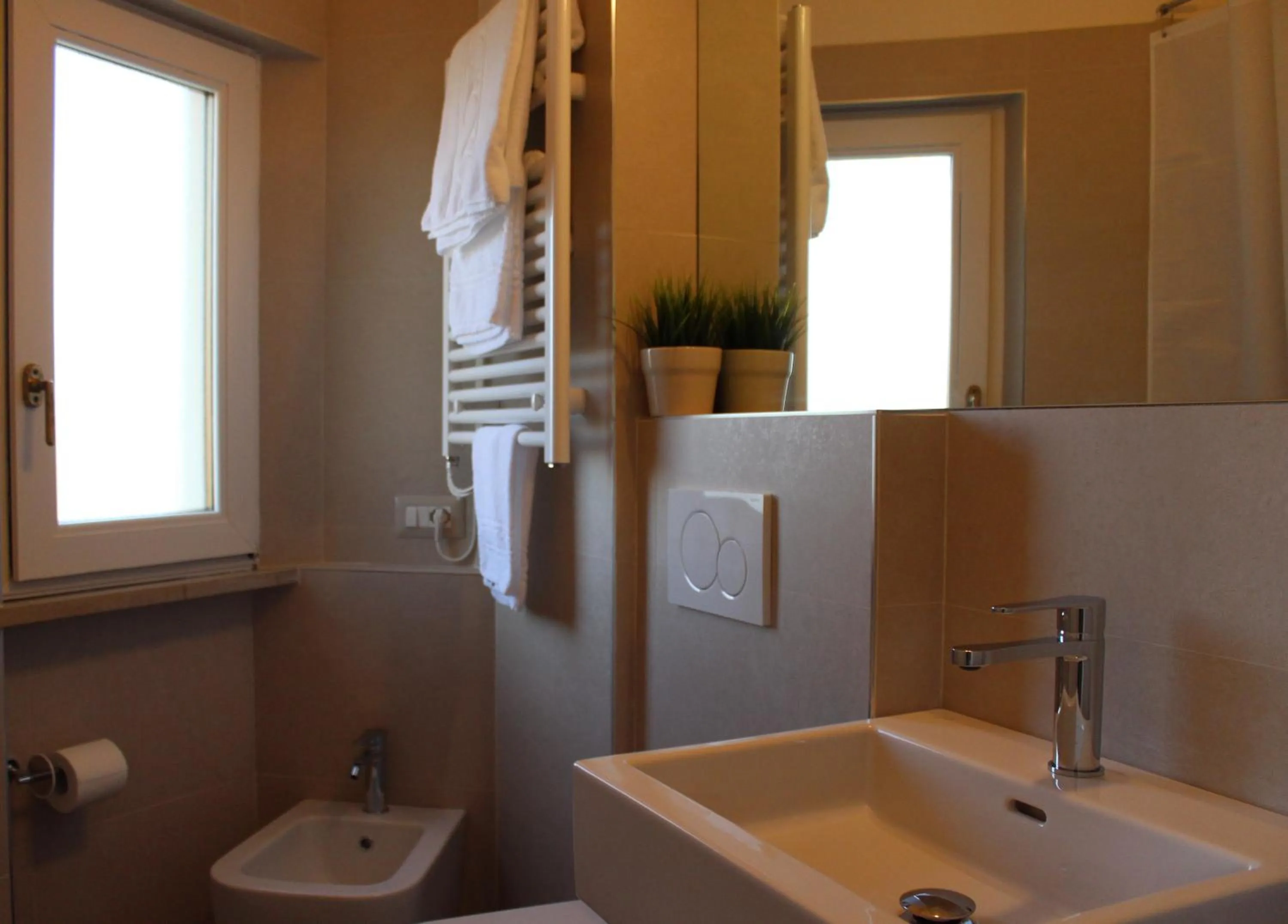 Bathroom in Hotel De La Ville depandance di Hotel Augustus