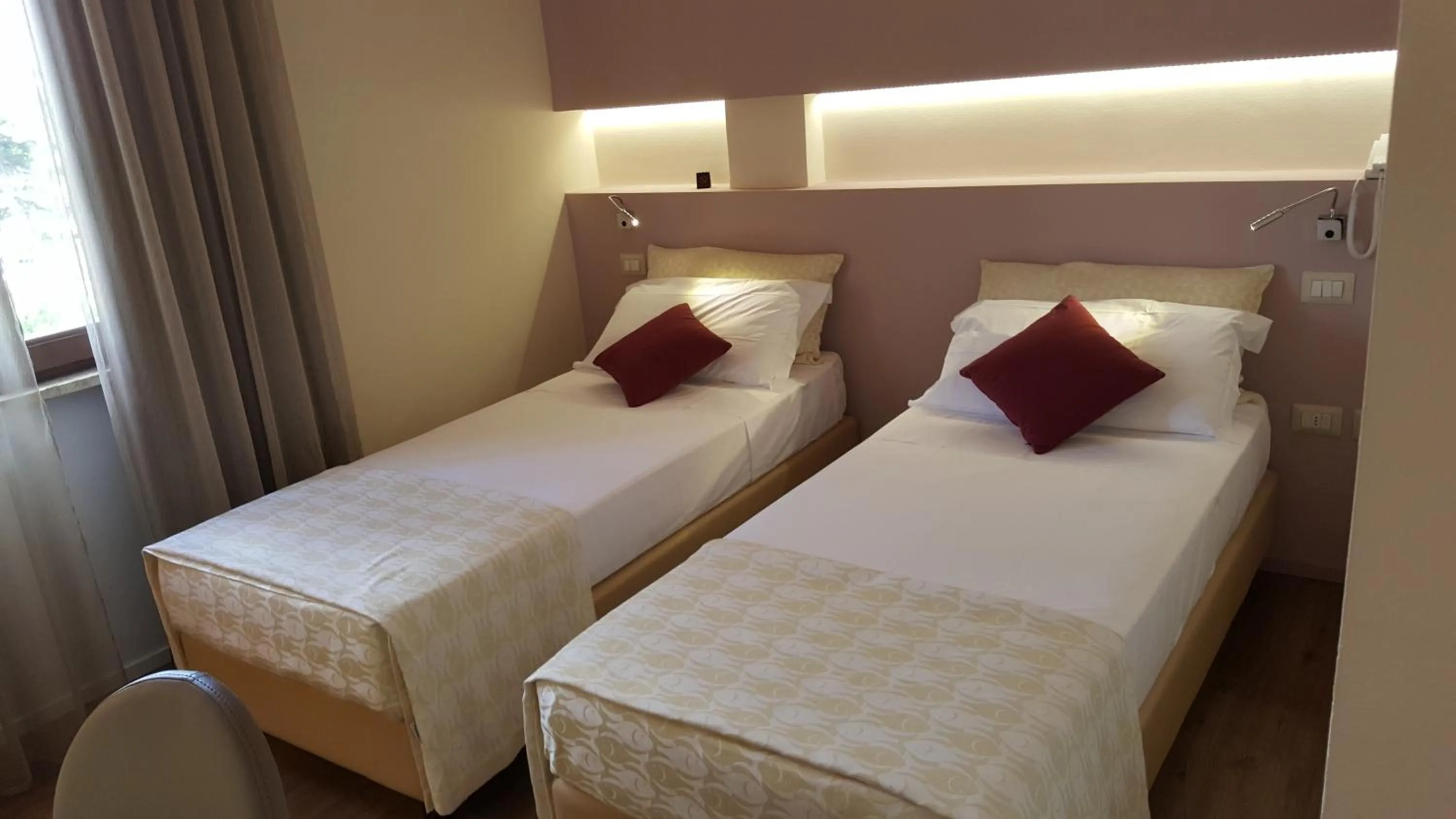 Bed in Hotel De La Ville depandance di Hotel Augustus