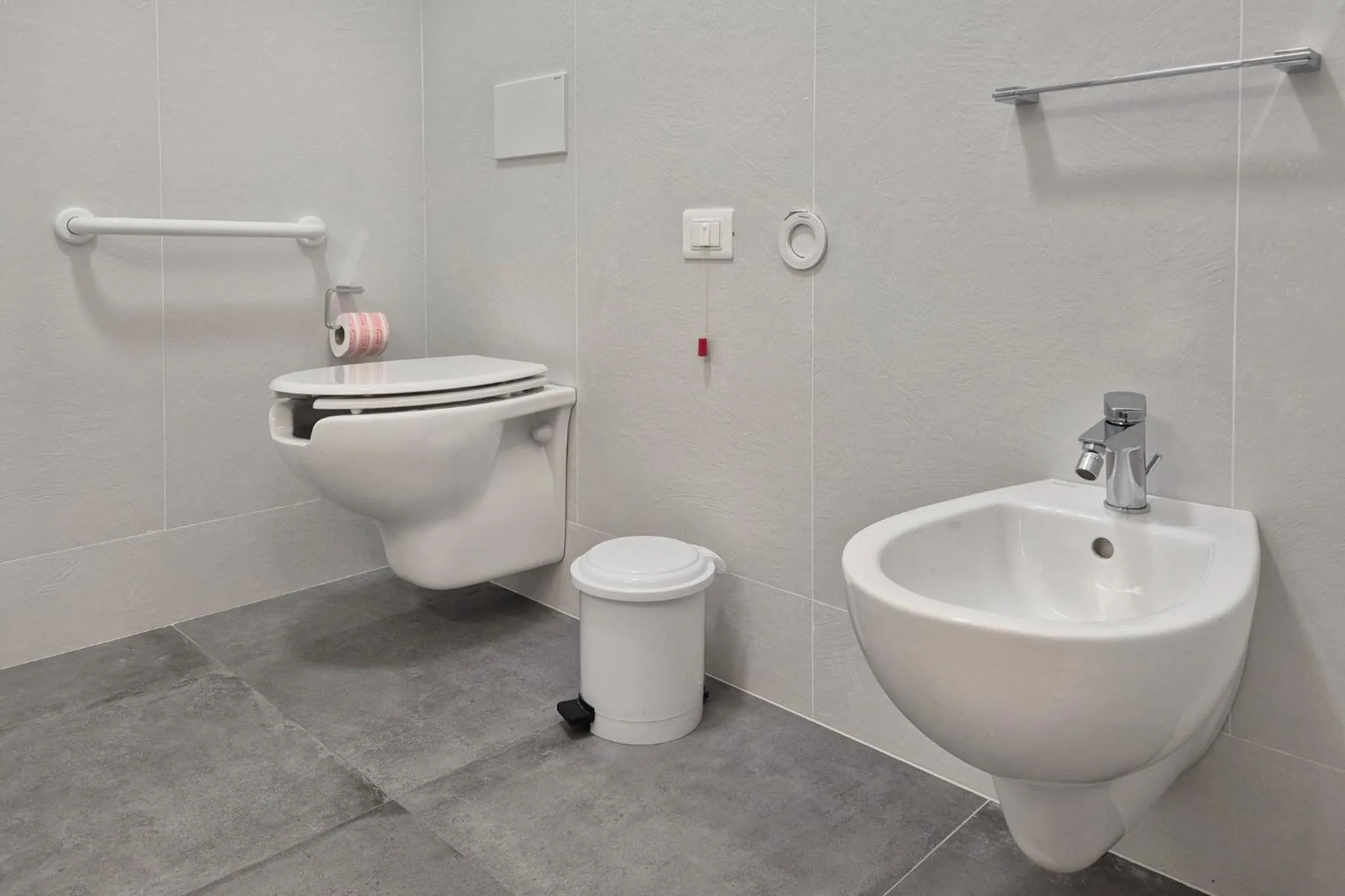 Toilet in Hotel De La Ville depandance di Hotel Augustus