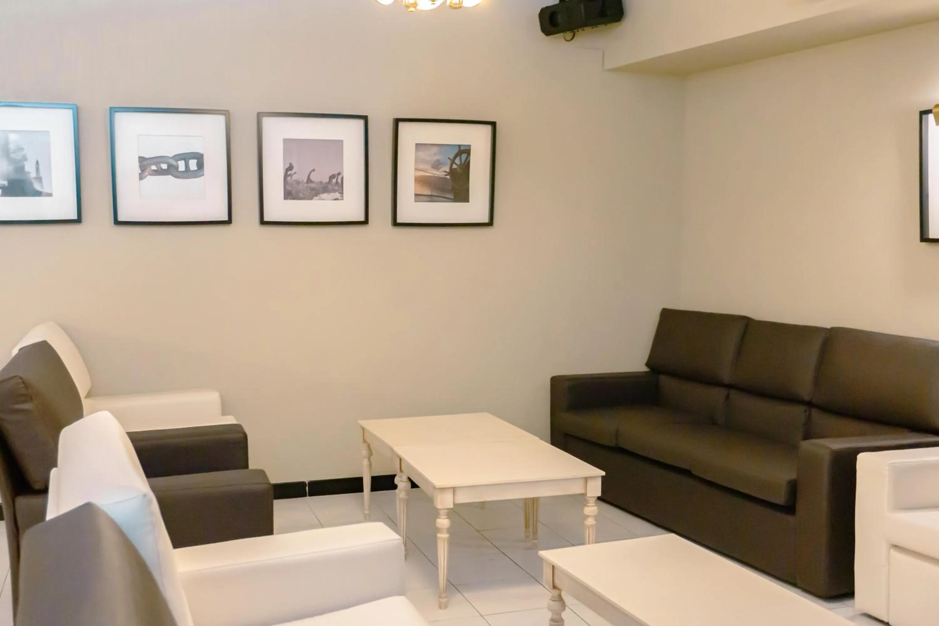 Communal lounge/ TV room in Hotel Atalaya I