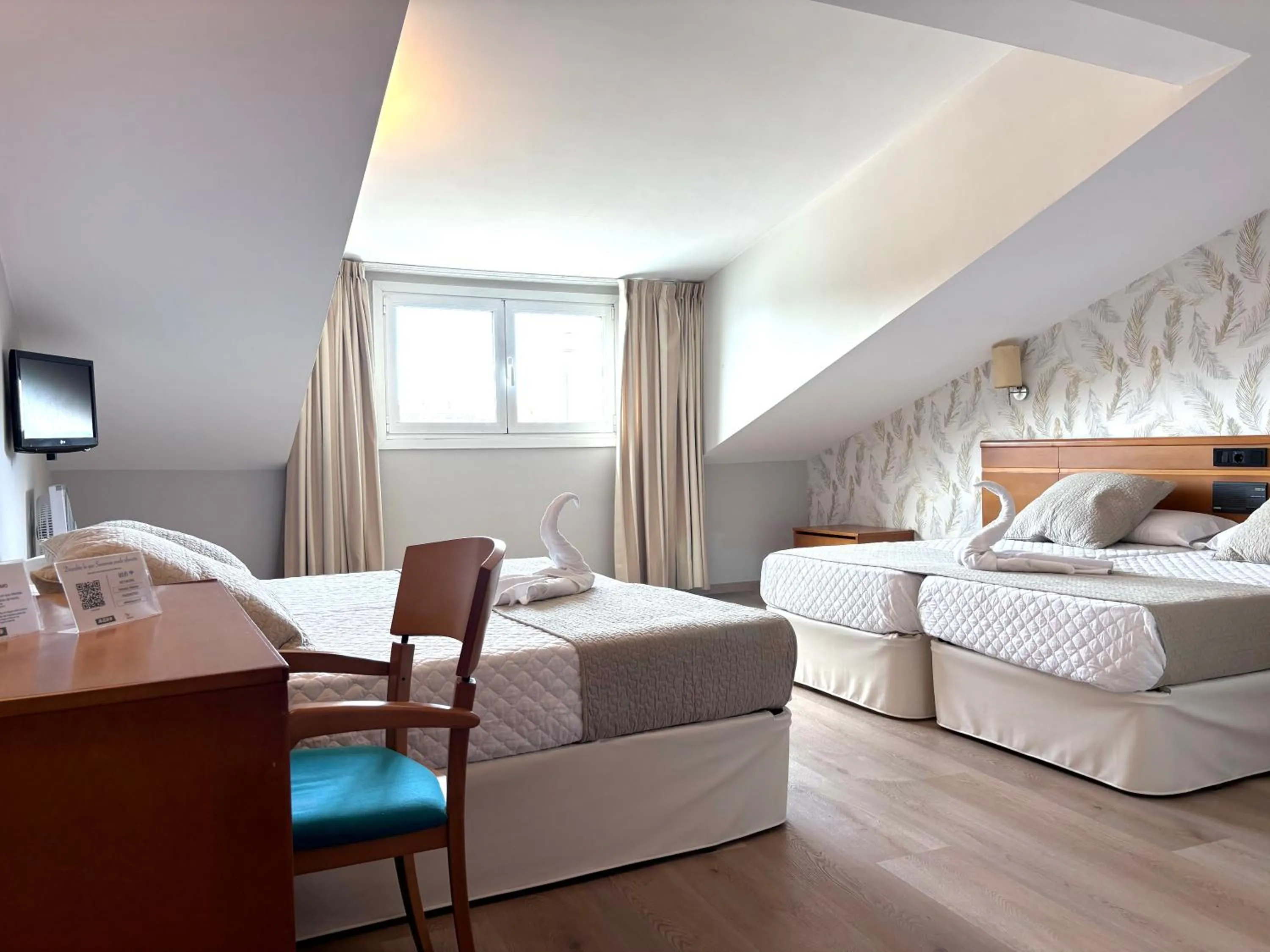 Photo of the whole room, Bed in Hotel Atalaya I