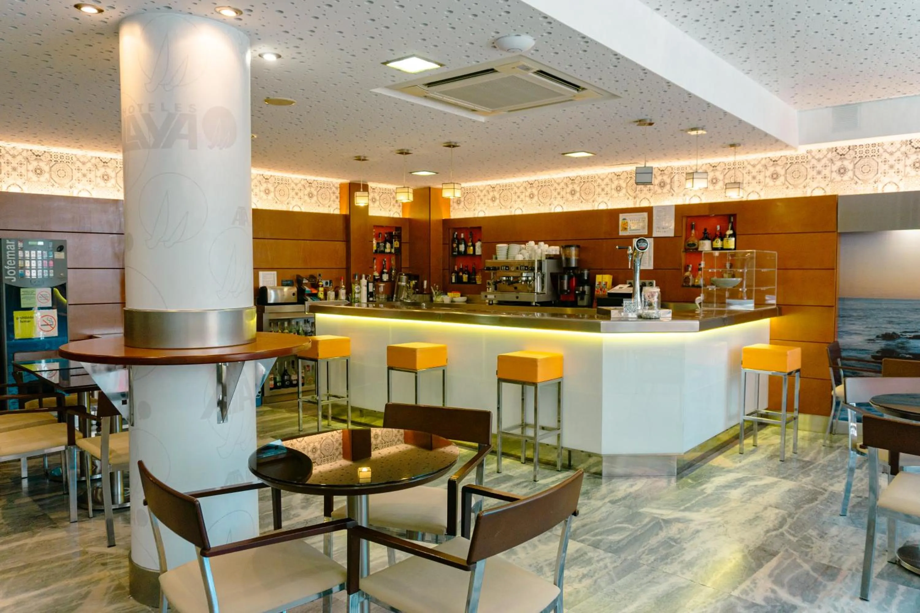 Lounge or bar in Hotel Atalaya I