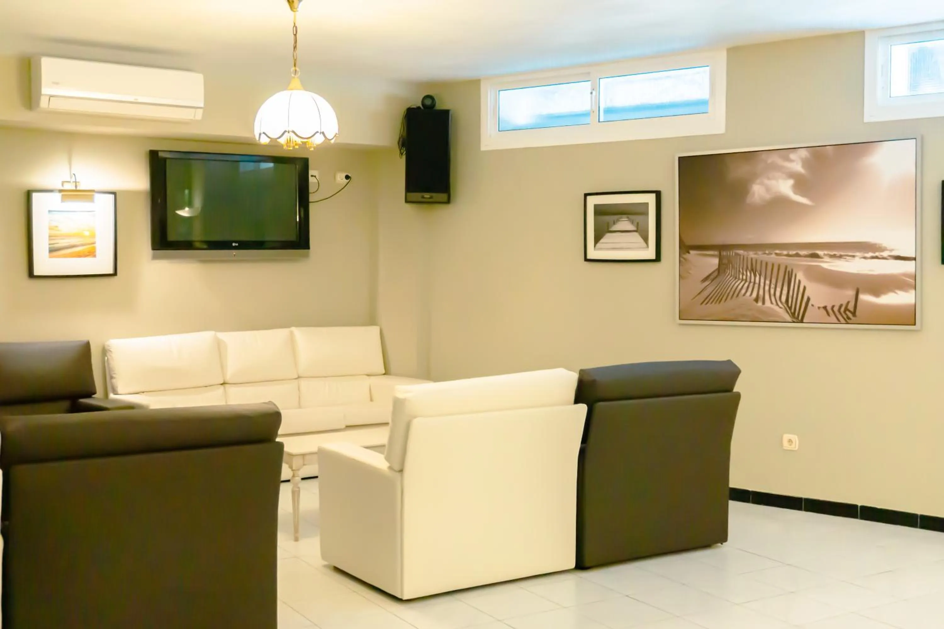 Communal lounge/ TV room in Hotel Atalaya I