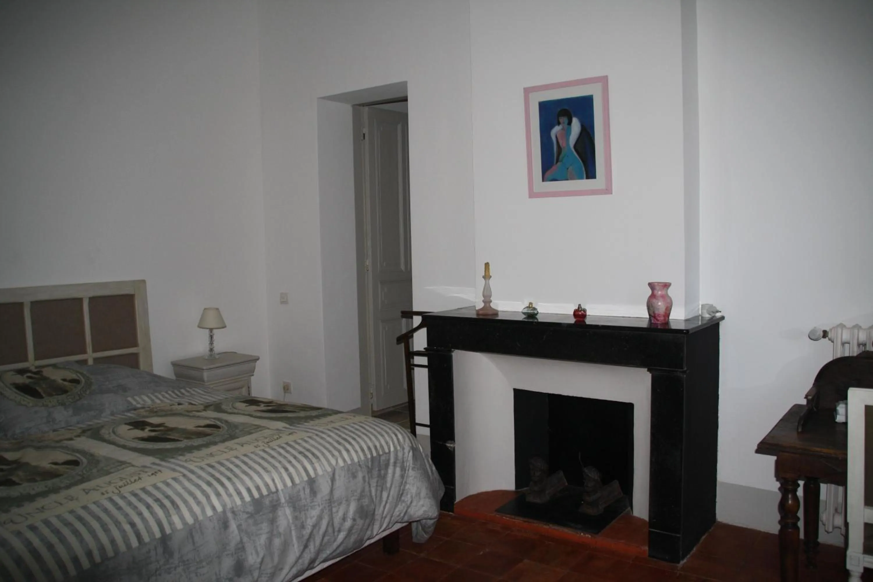 Photo of the whole room in Aux Pots Bleus