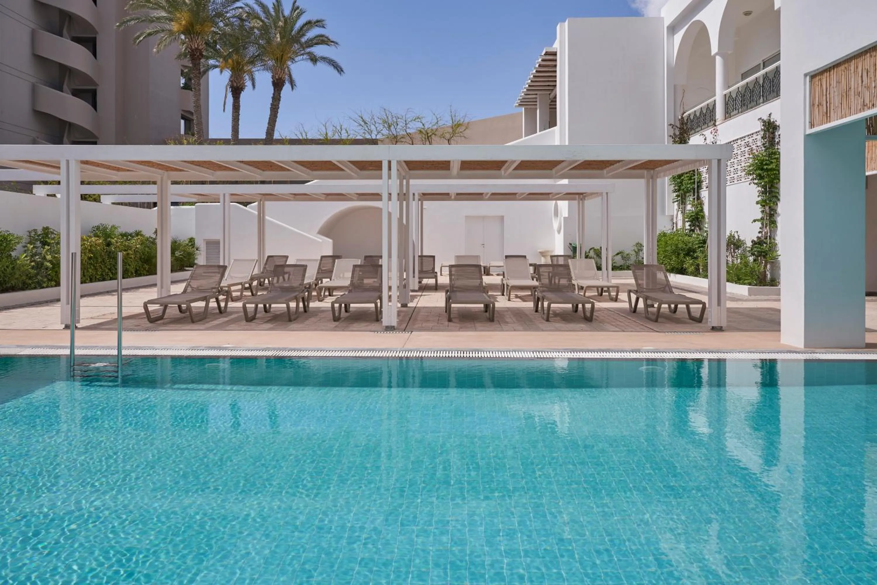 Swimming pool in Epsilon Hotel Apartments