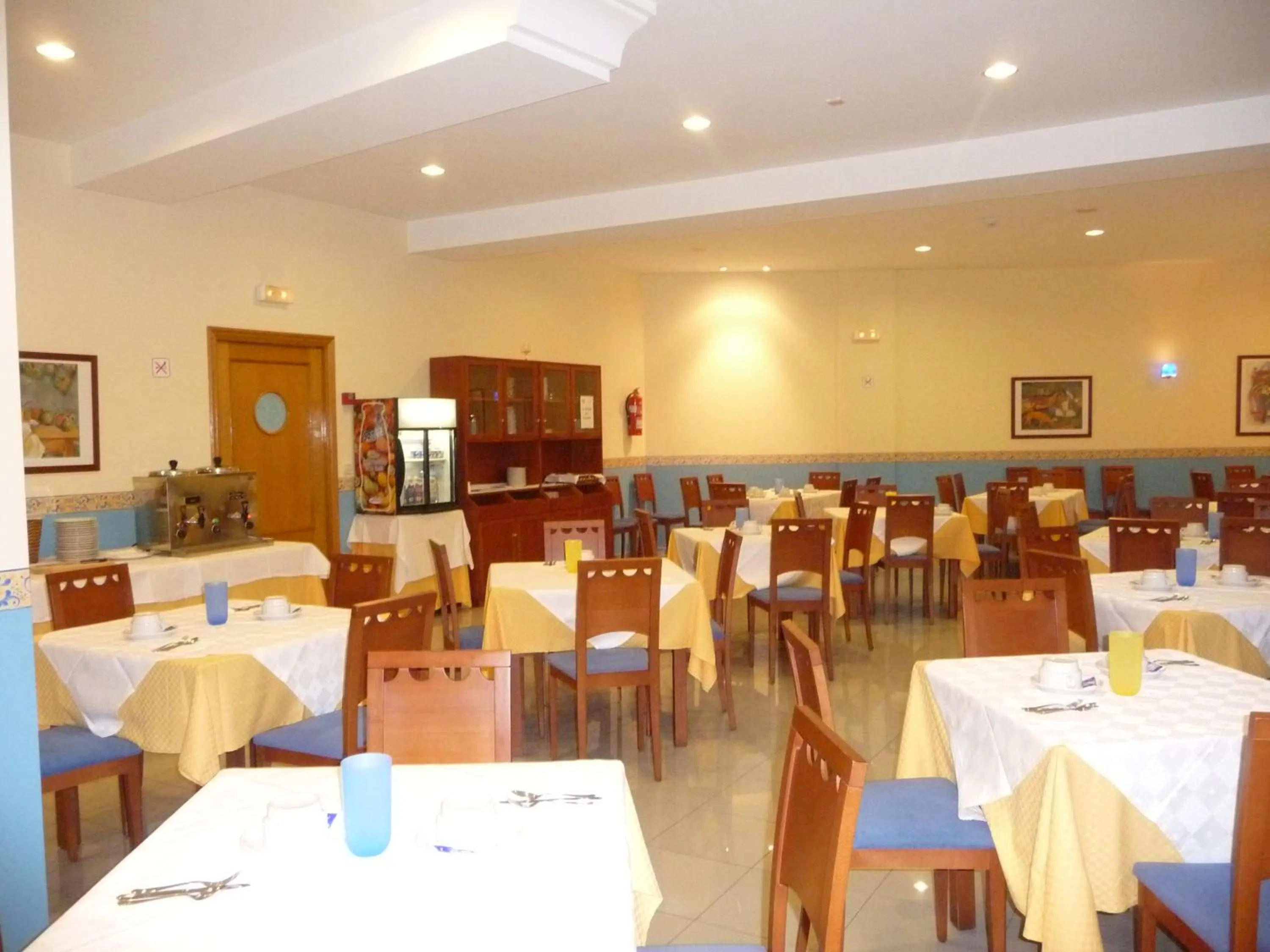 Restaurant/places to eat in Hotel Atalaya II