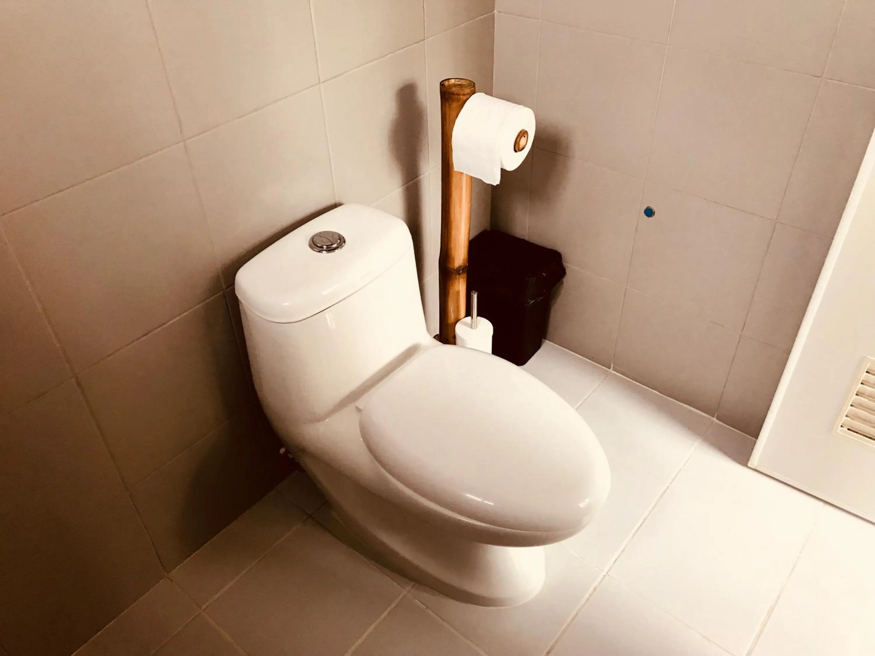 Toilet in Everyday Sunday Hotel & Cafe