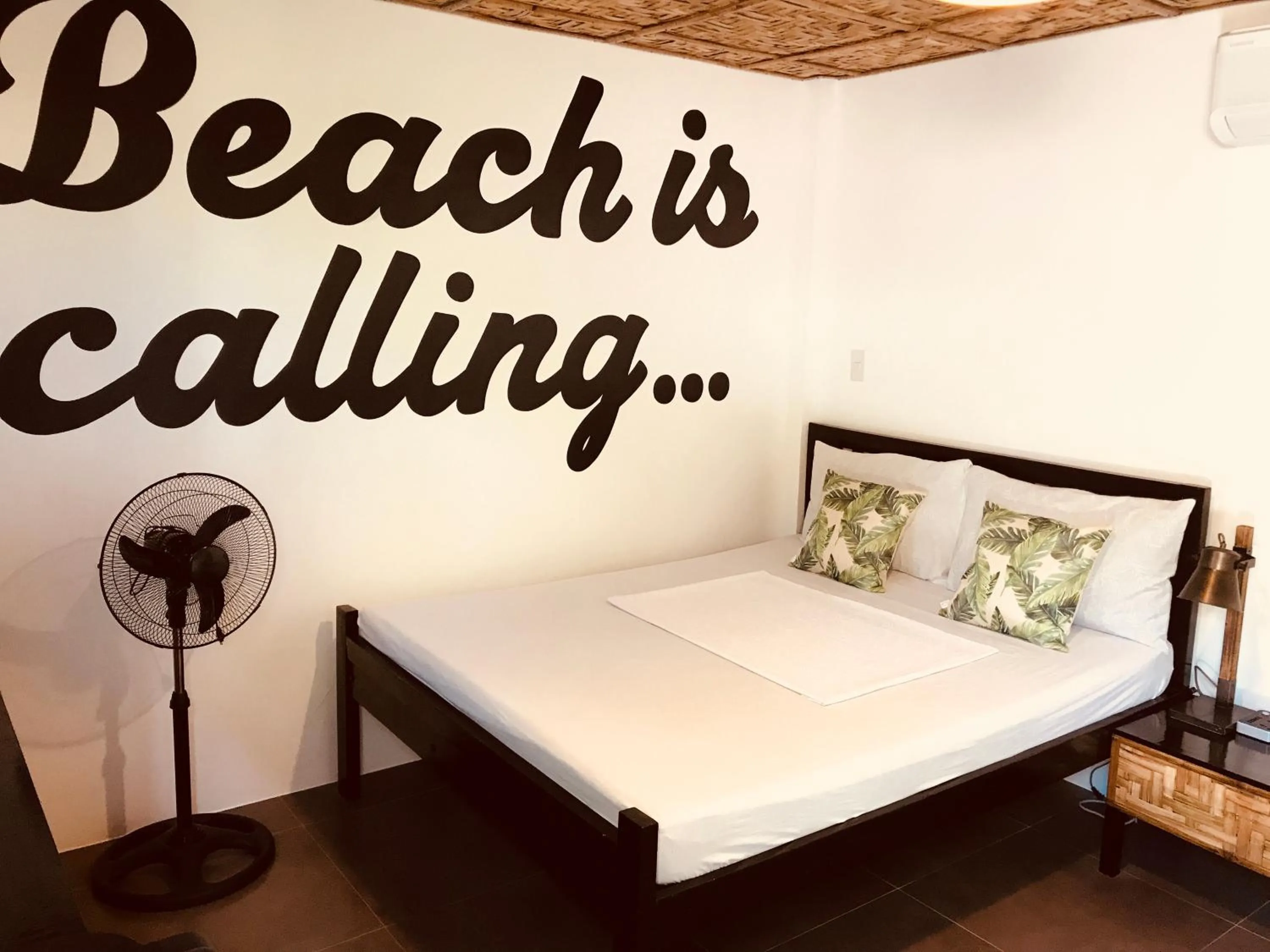 Bed in Everyday Sunday Hotel & Cafe