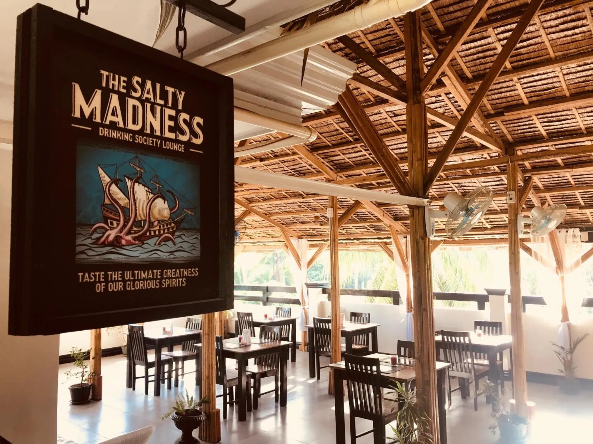 Restaurant/places to eat in Everyday Sunday Hotel & Cafe