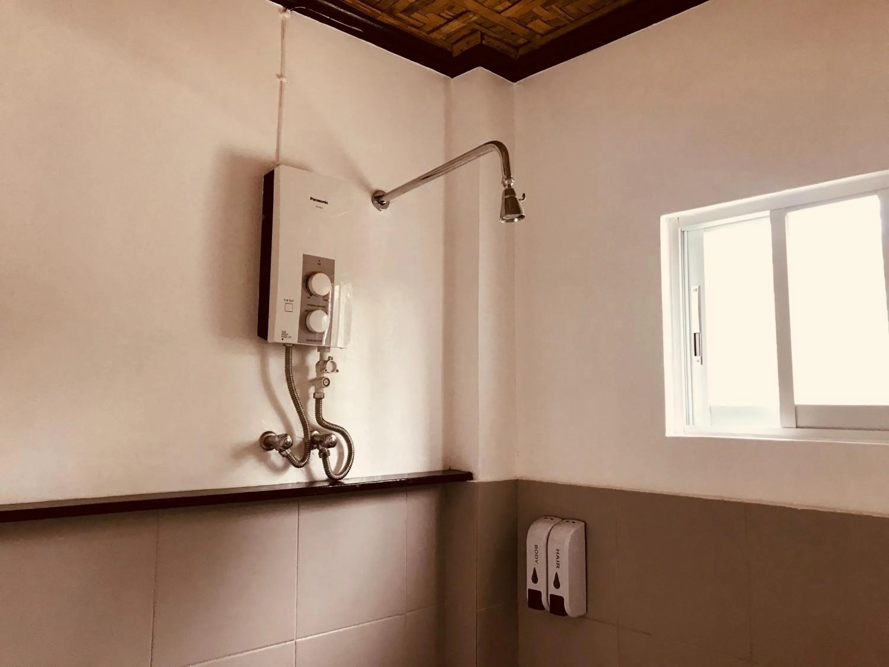 Shower in Everyday Sunday Hotel & Cafe