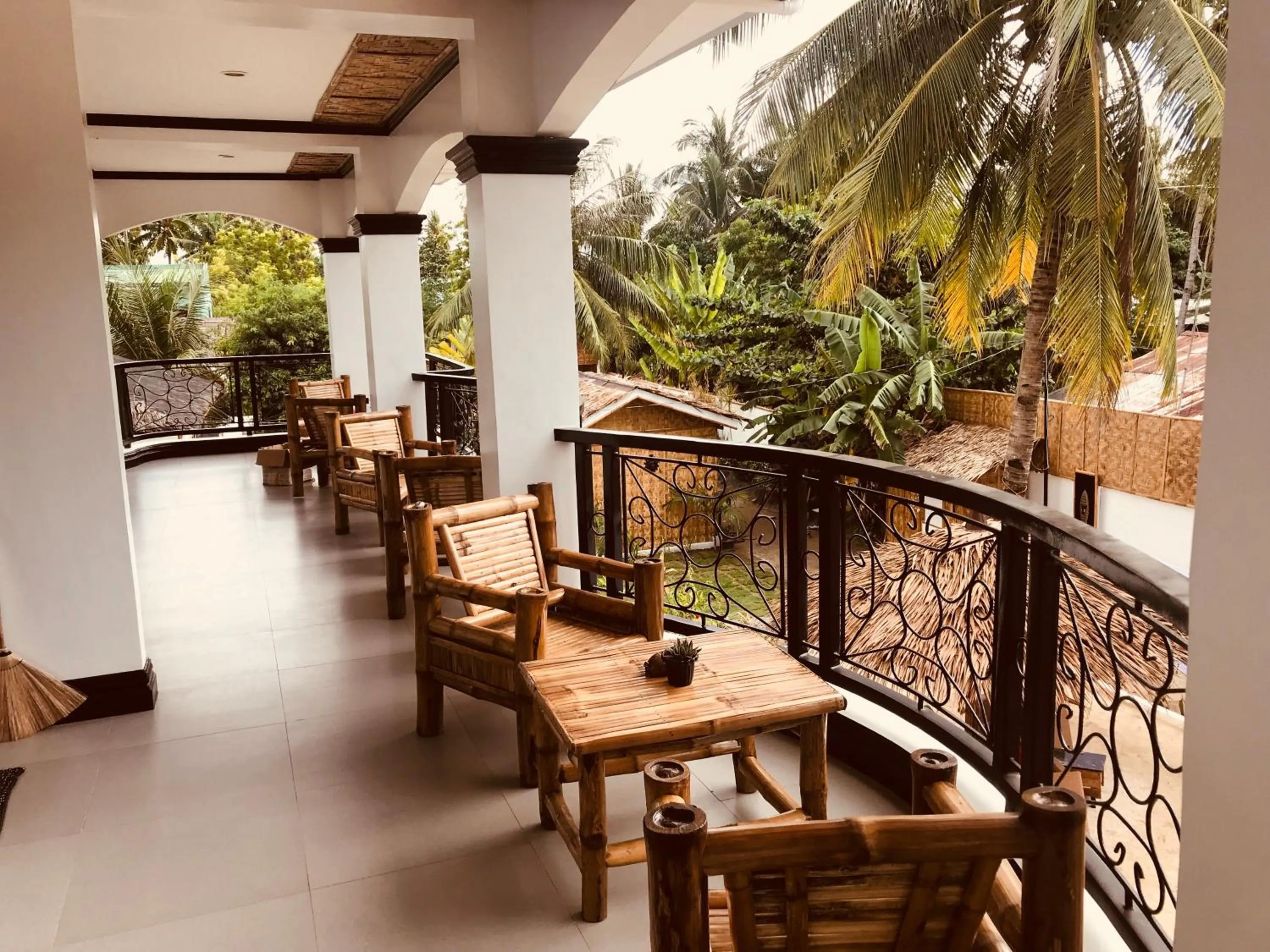 Patio in Everyday Sunday Hotel & Cafe