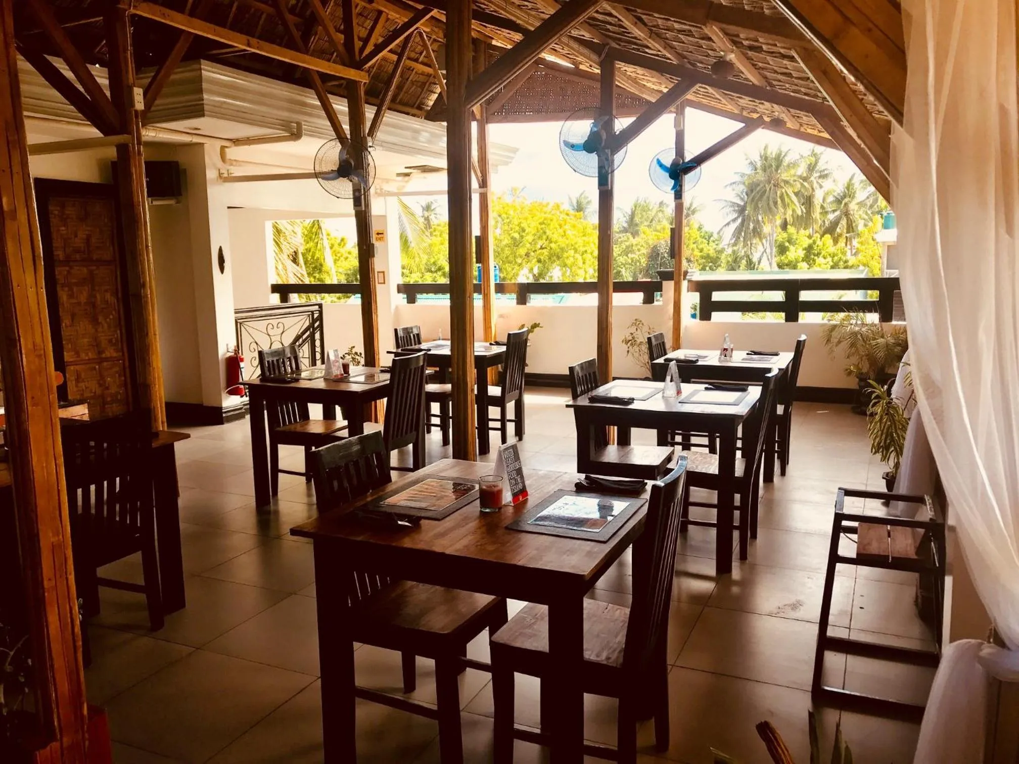 Restaurant/places to eat in Everyday Sunday Hotel & Cafe