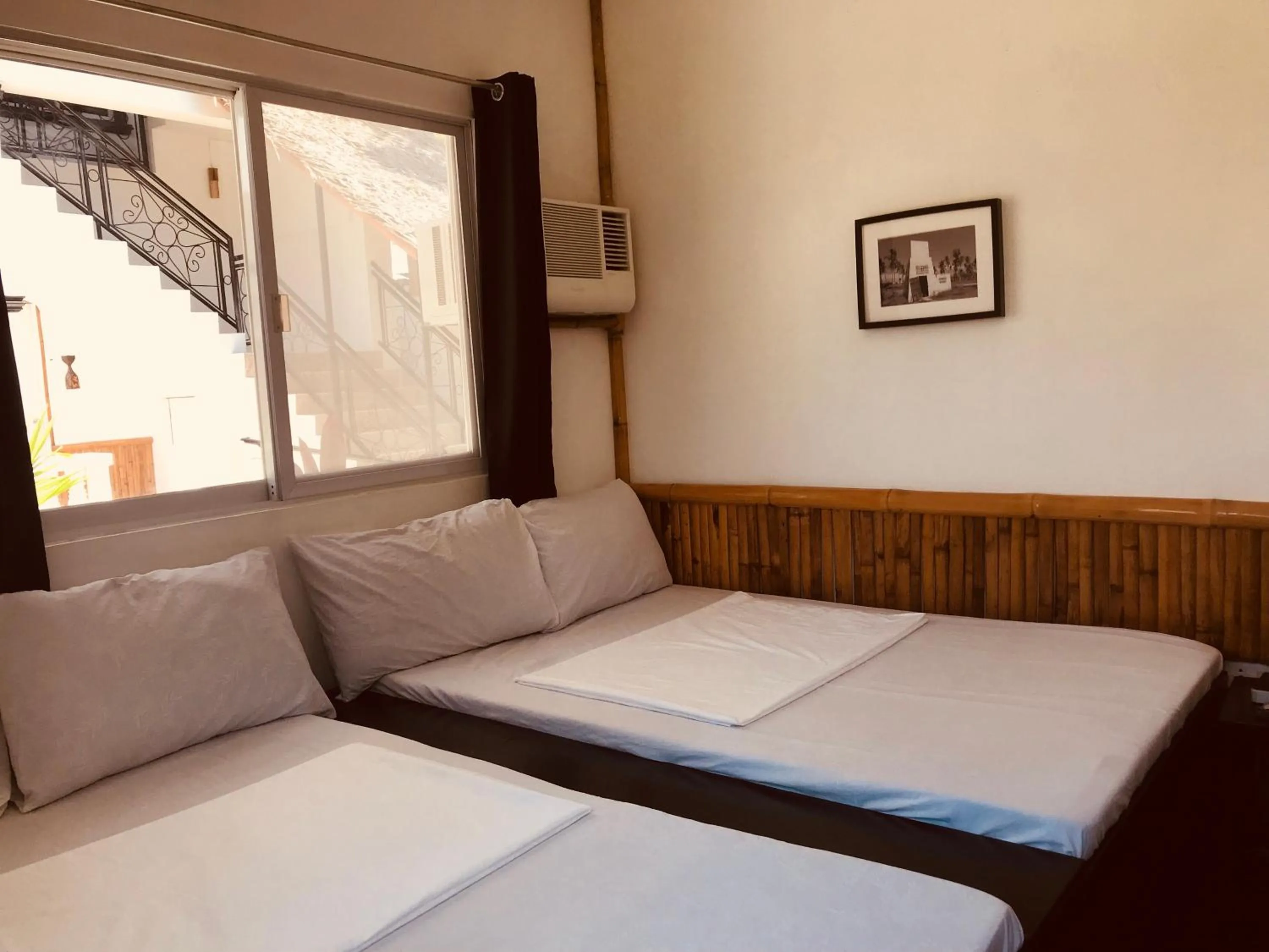 Bed in Everyday Sunday Hotel & Cafe